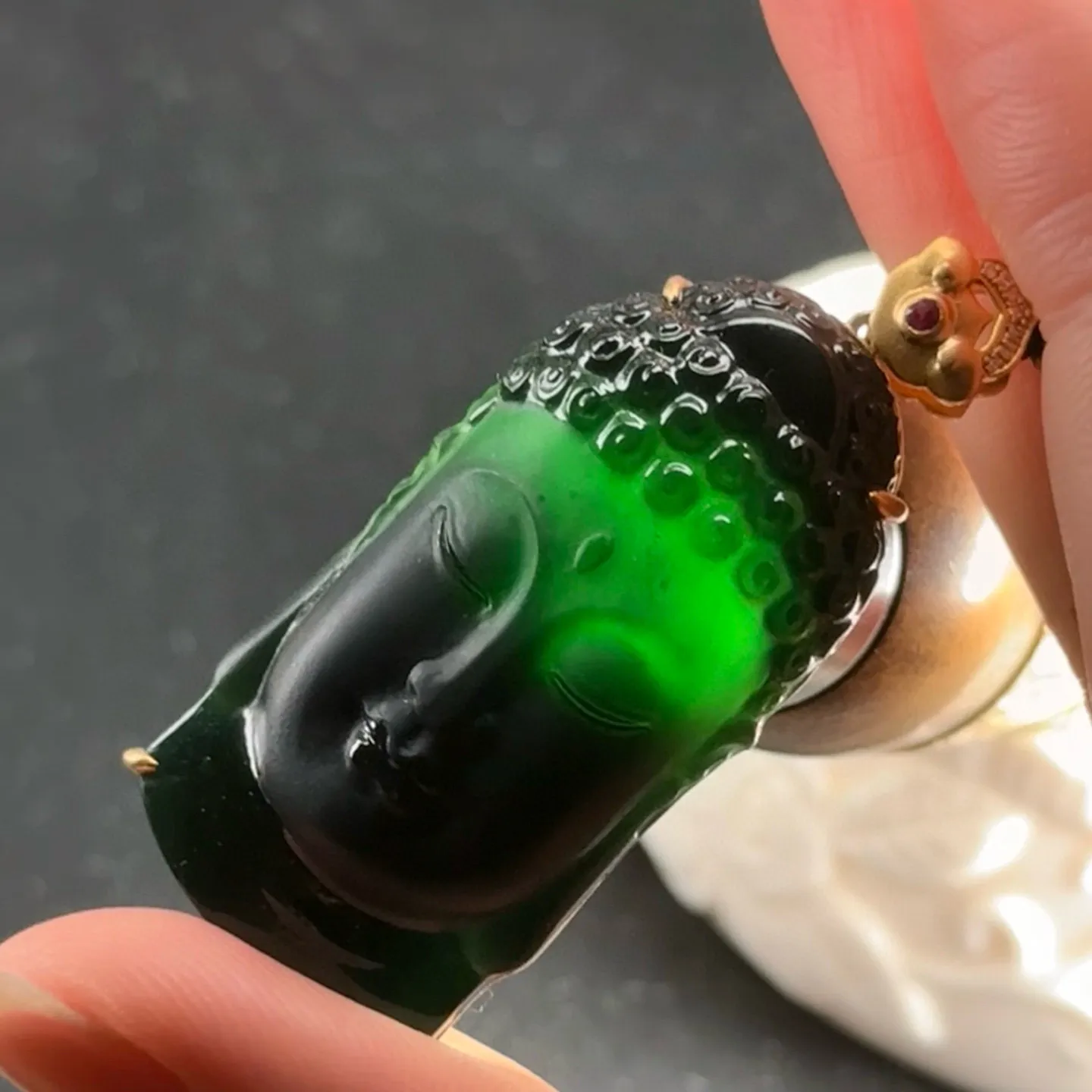 精品18k墨翠佛头 种好色正 黑度极好 打灯通透 油性十足