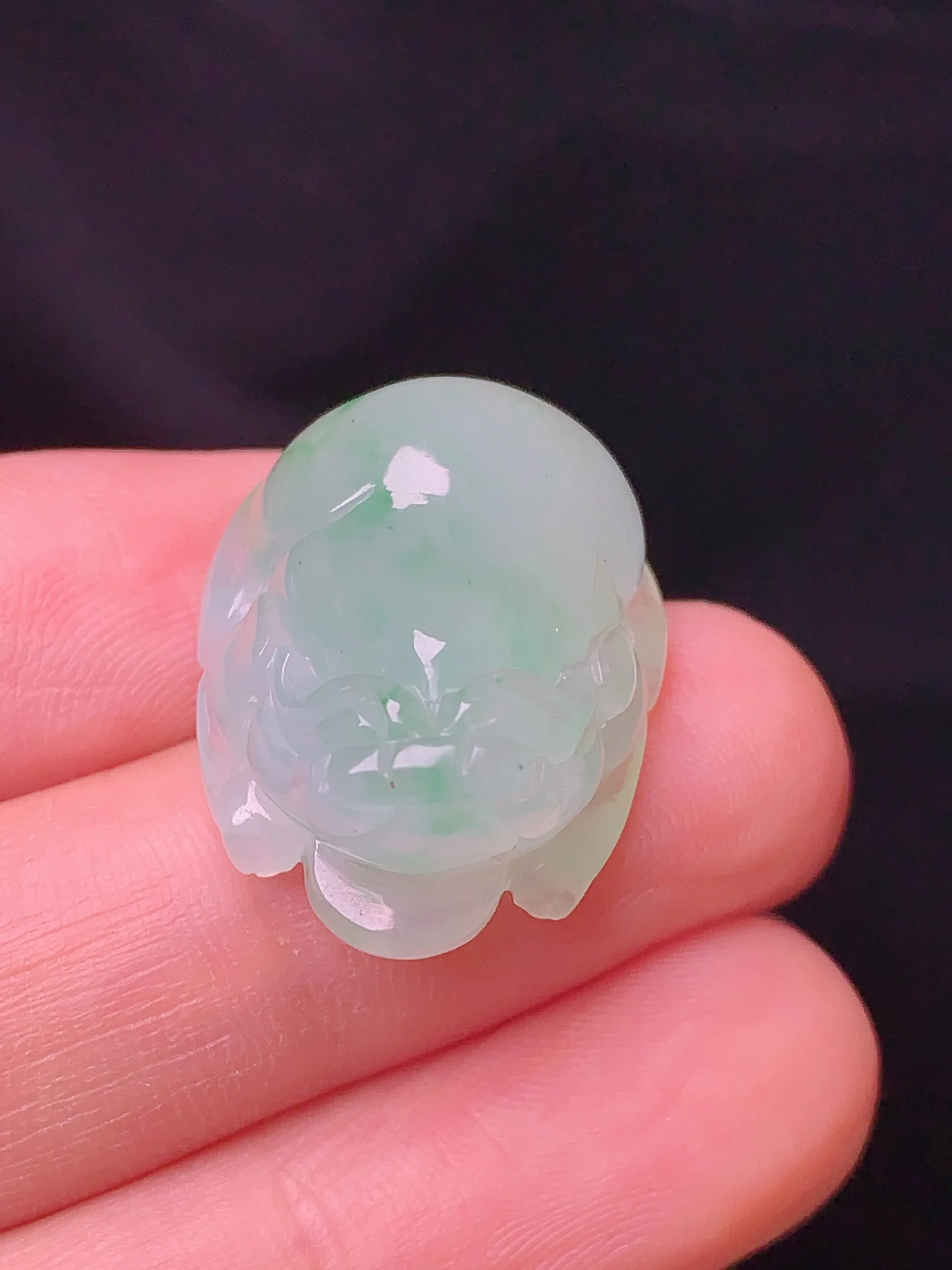 飘绿貔貅吊坠 玉质细腻 水润亮眼 整体尺寸23.5*17.5*11