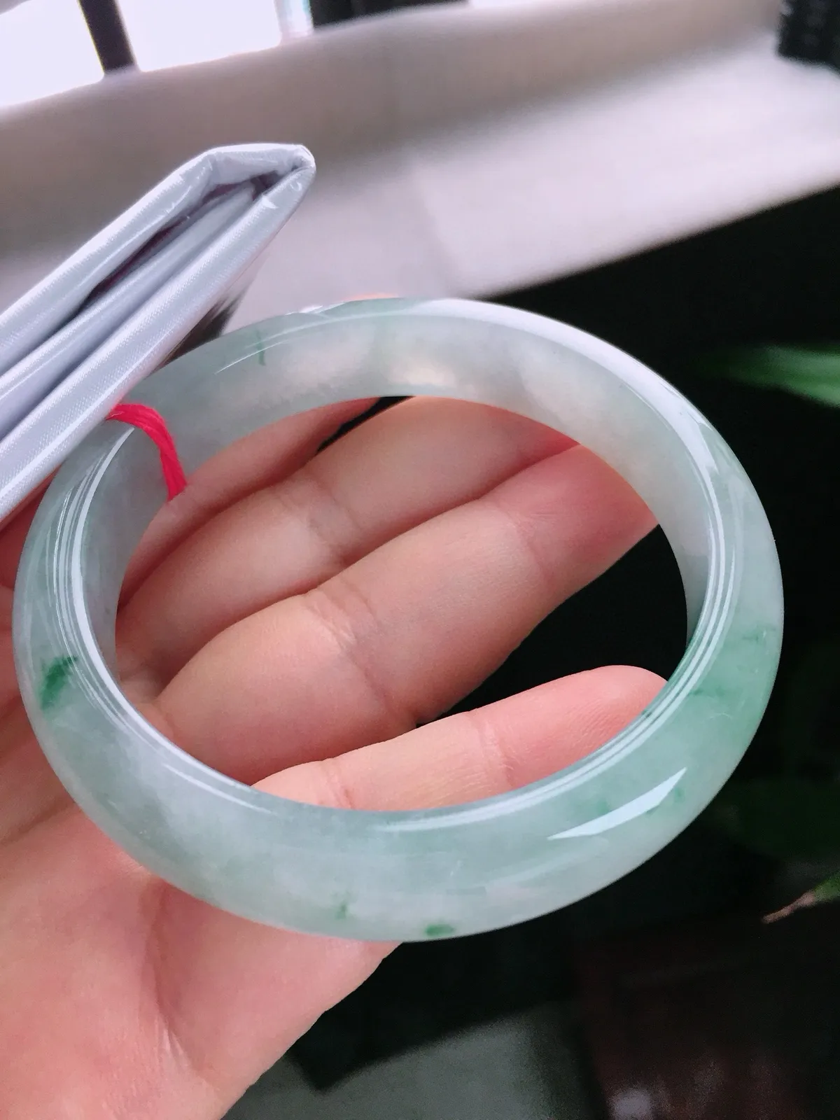圈口61.5，正圈手镯，大圈口，飘花，玉质冰润细腻，种水好，尺寸61.5-13.2-8mm