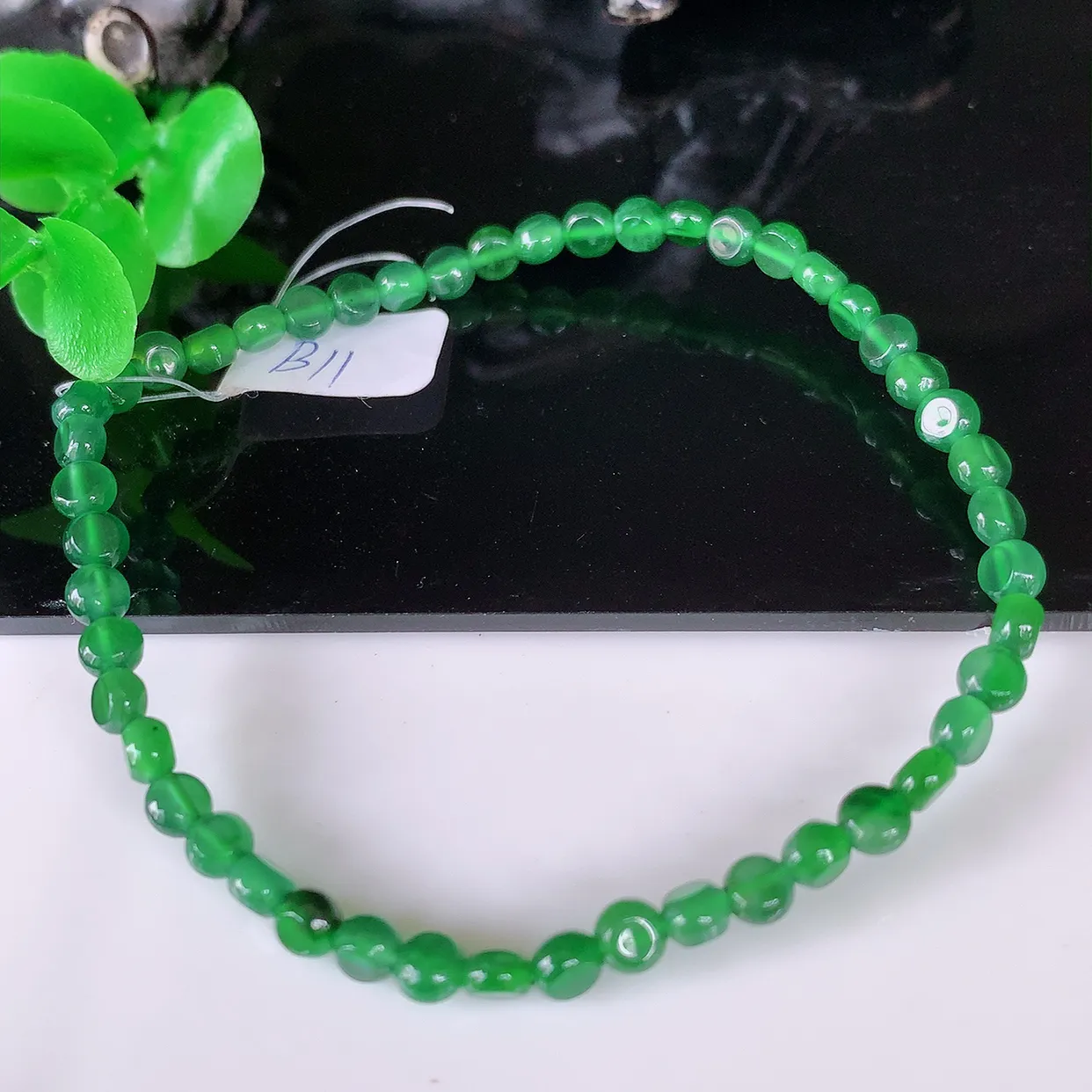 自然光实拍，冰种满绿翡翠手串手链，种老水足，冰清玉润  颜色漂亮  #49.12取一尺寸3.8-2.8