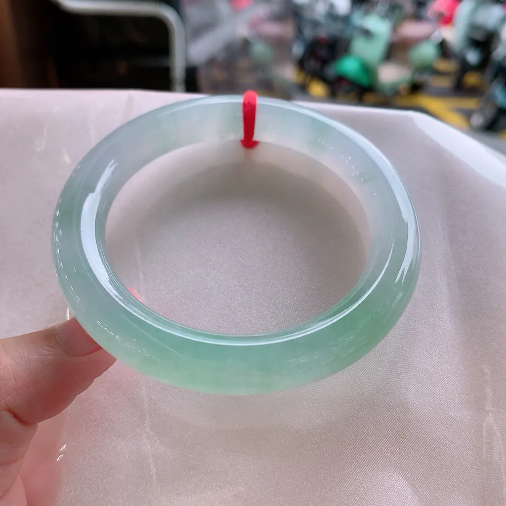 圆条冰玻甜绿 无瑕 尺寸:53.6/11/10.7 胶感十足🥰🥰