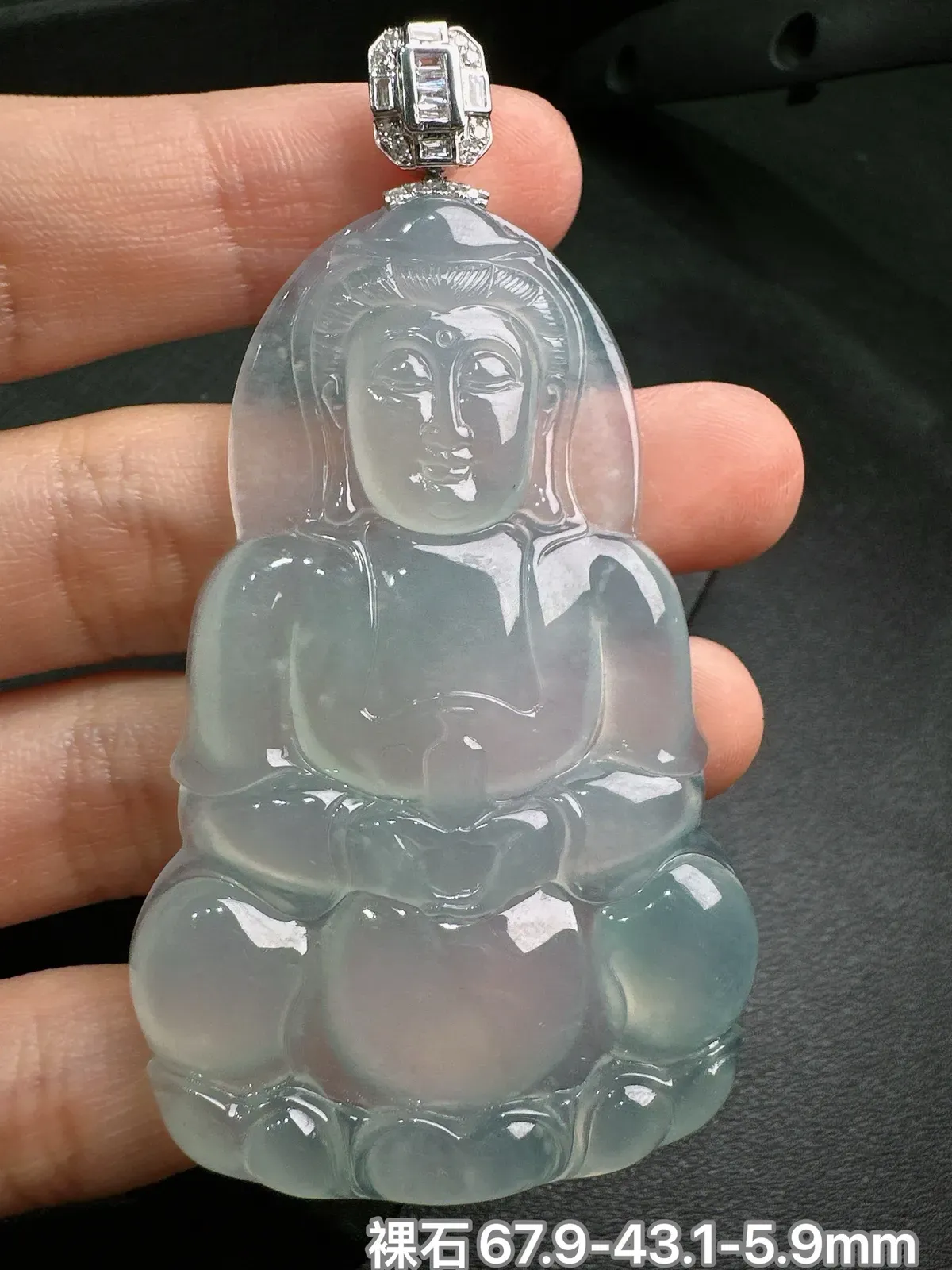 天然缅甸a货翡翠18k金镶嵌
白冰菩萨吊坠lf123