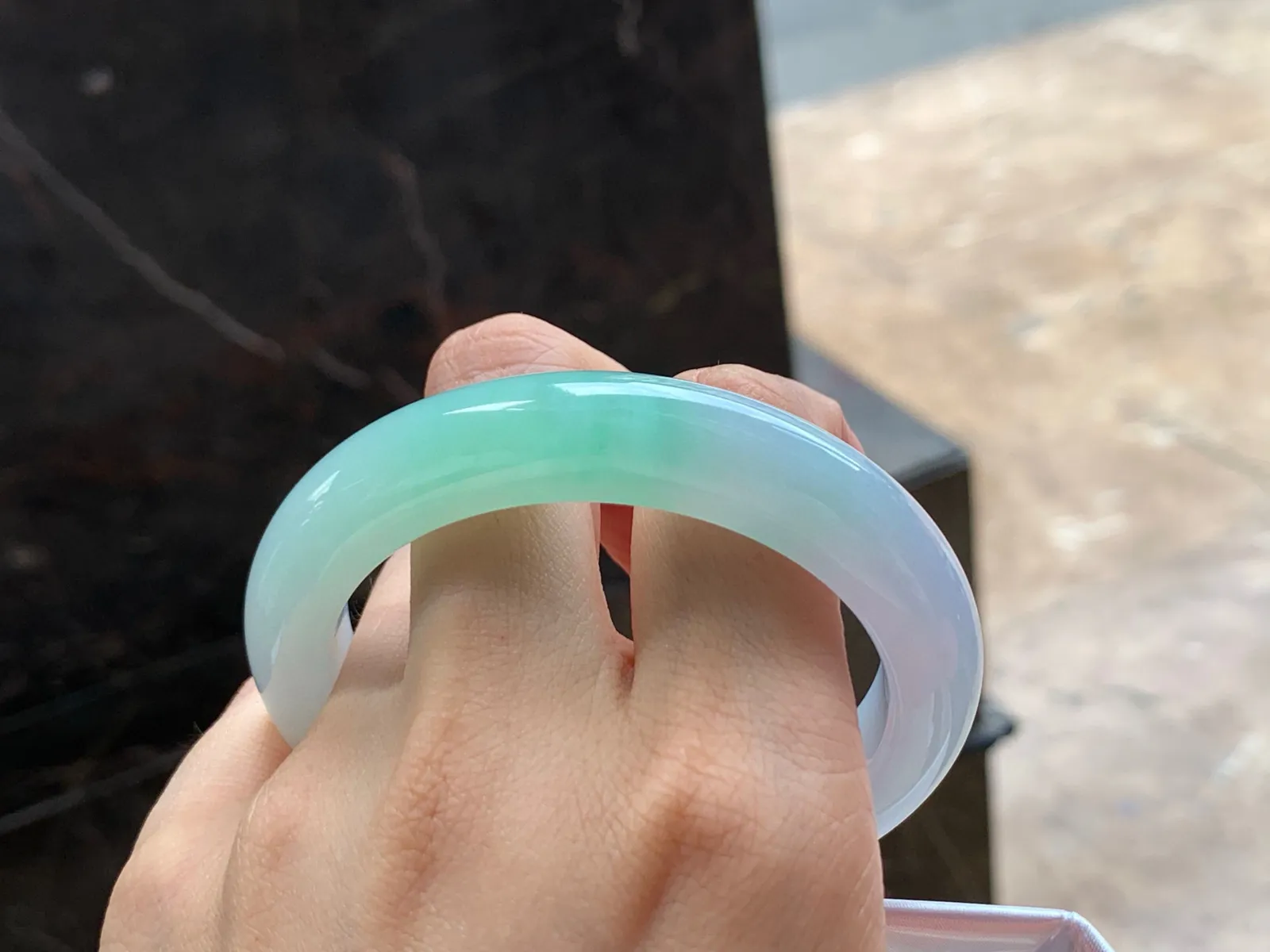 淡春彩手镯
细腻水润 55/11.5/9.3mm