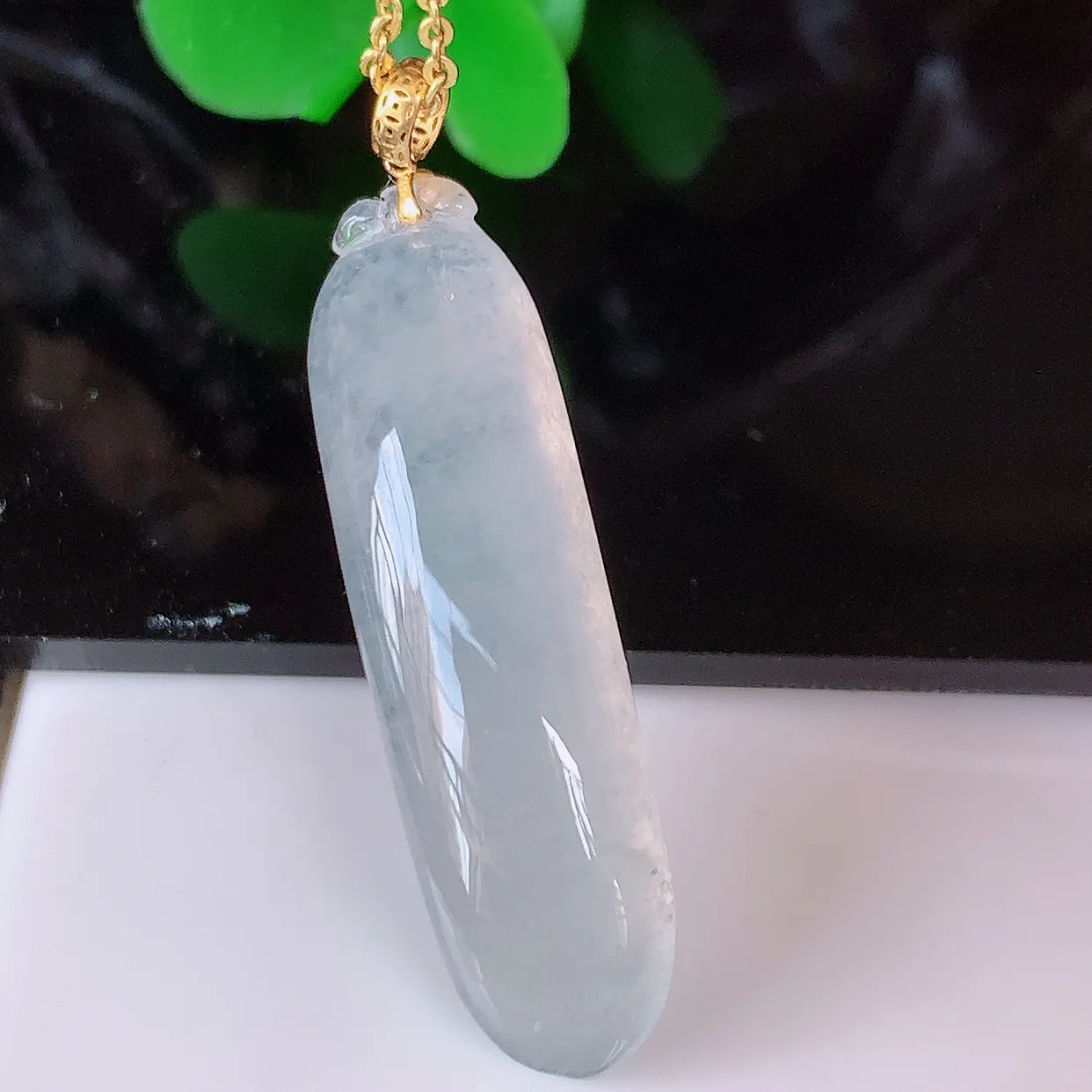 18K金镶嵌冰种招财福瓜吊坠，翡翠精美饱满福瓜，种水足，形态圆润饱满，福相十足 ！#41.12