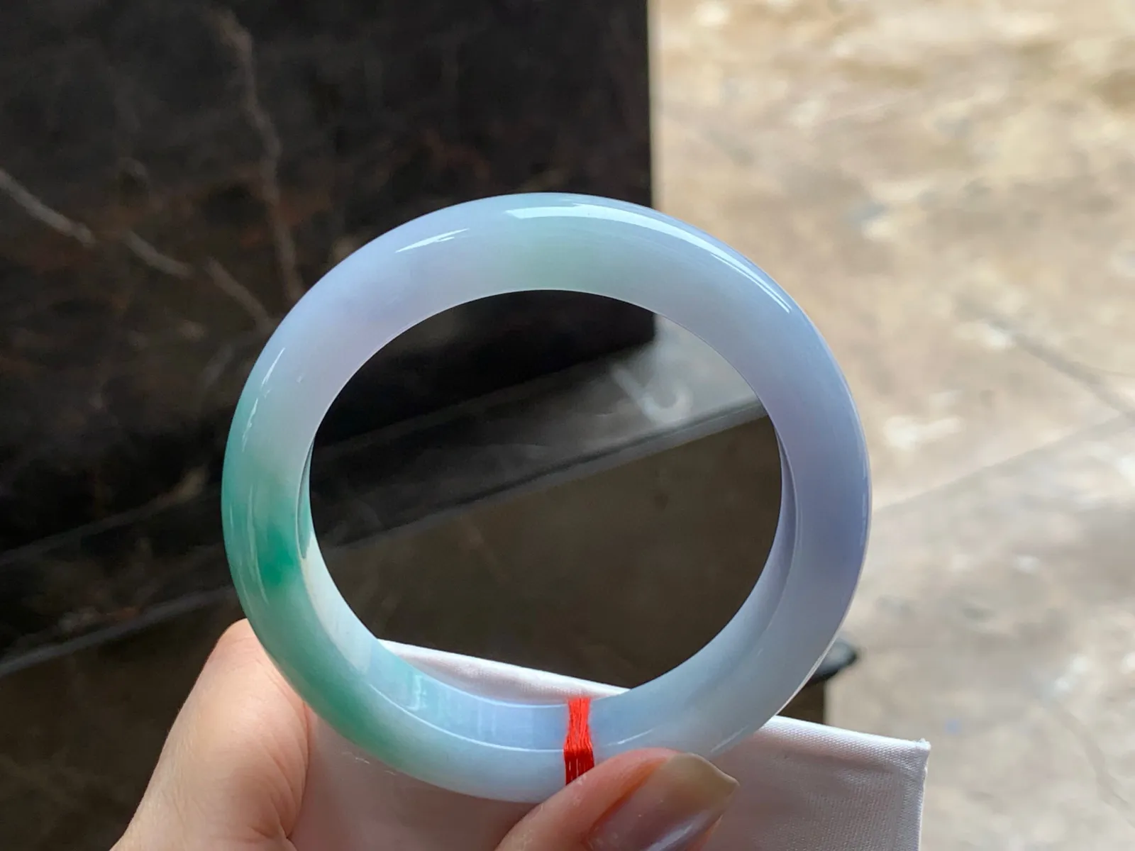 春彩手镯
玉质细腻 55/12/9mm