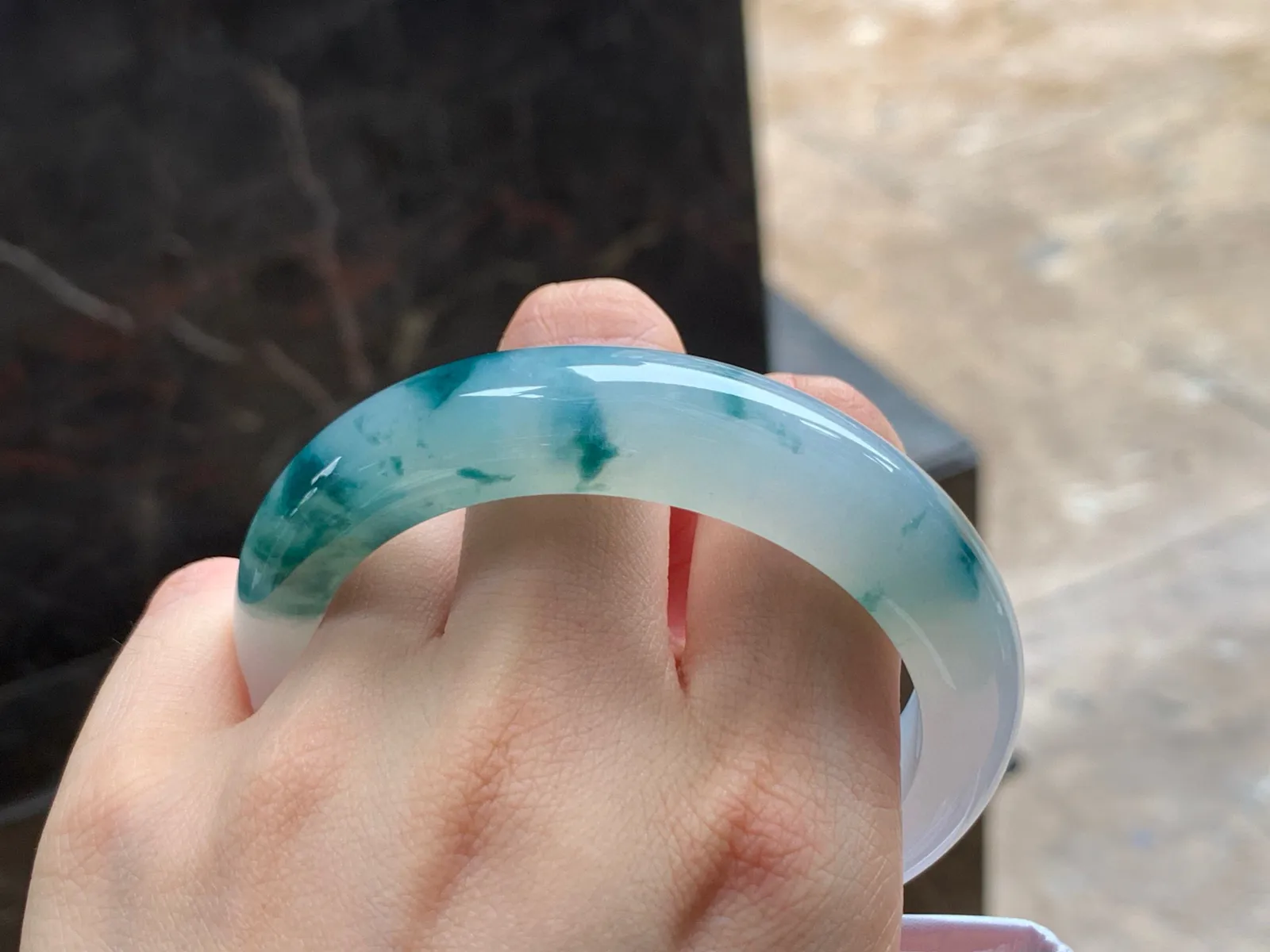 冰飘花手镯
种好水润 56.6/14/9.2mm