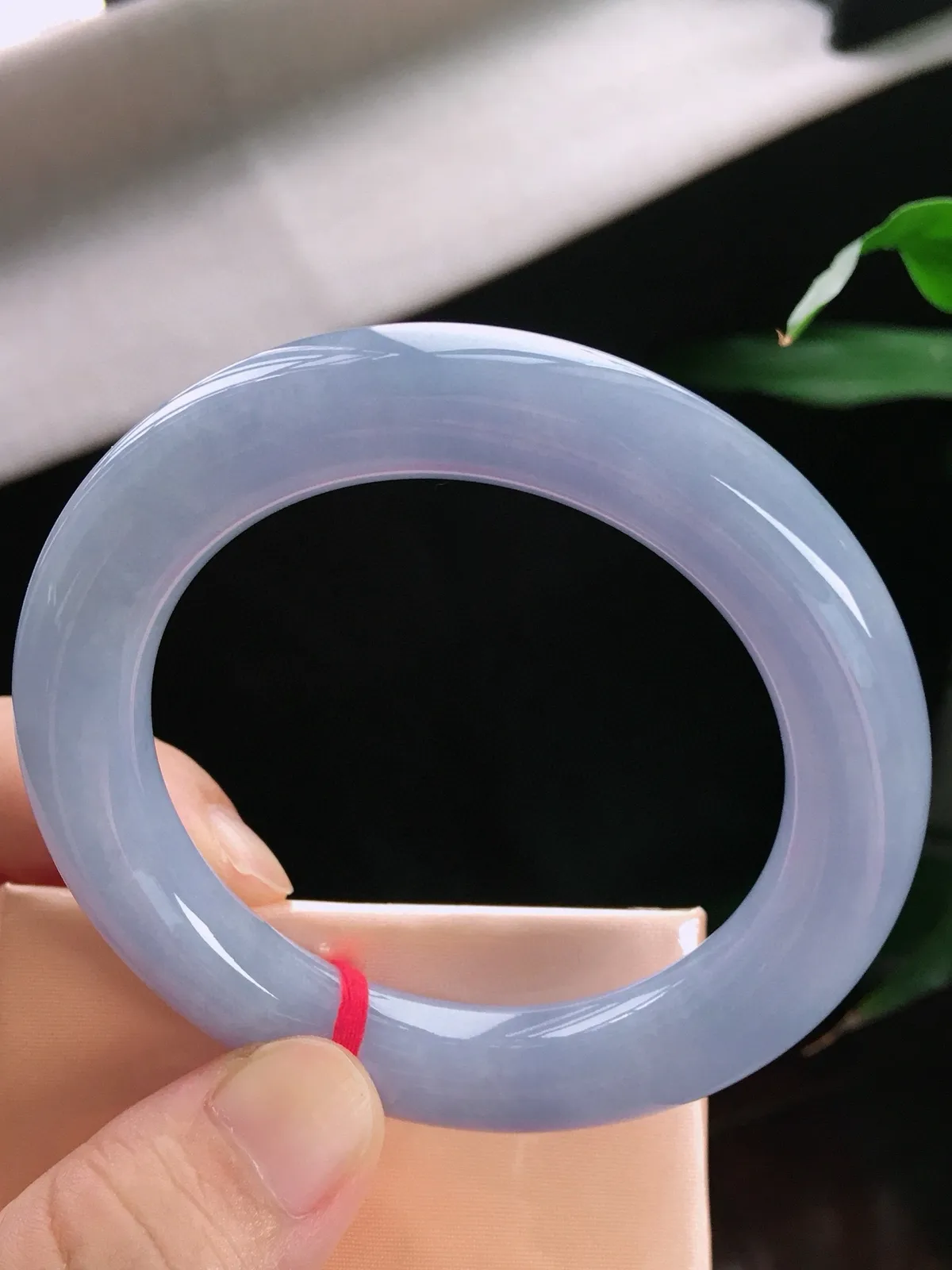圈口56.5，圆条手镯，满紫，玉质冰润细腻，尺寸56.5-12.1-11.3mm