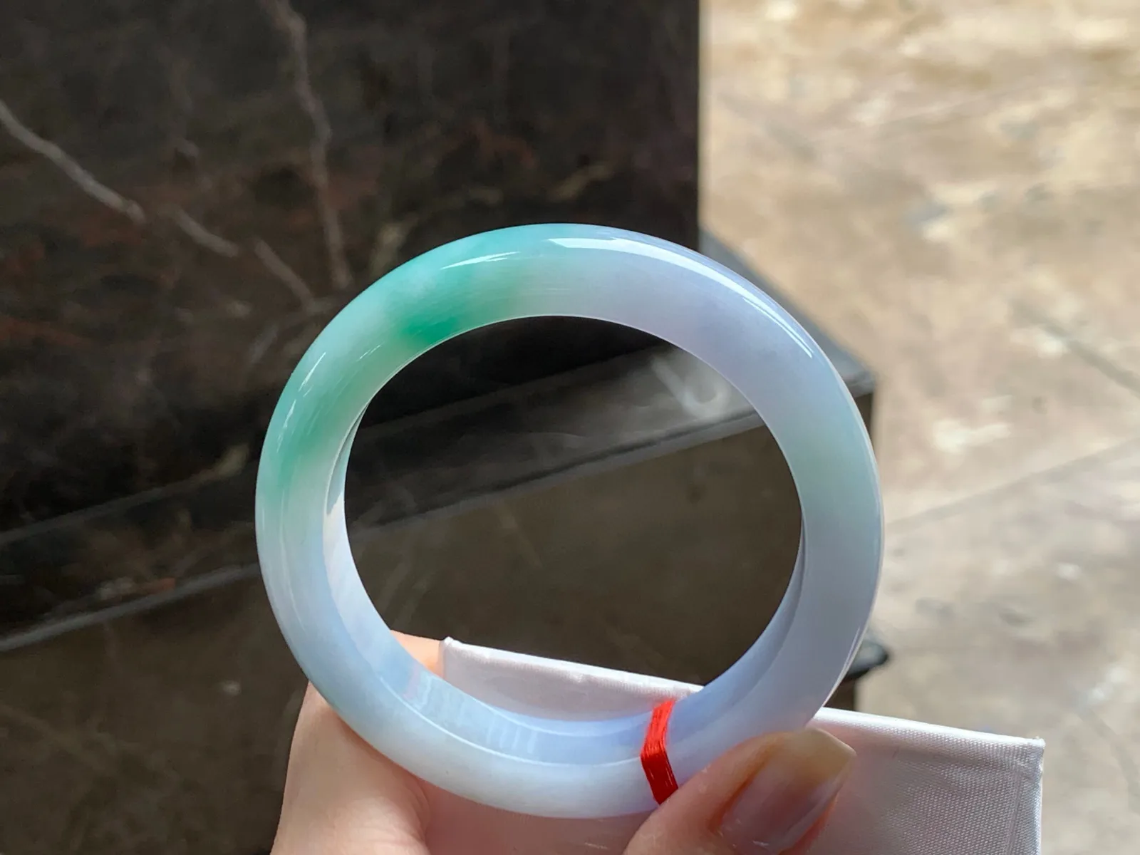 春彩手镯
玉质细腻 55/12/9mm