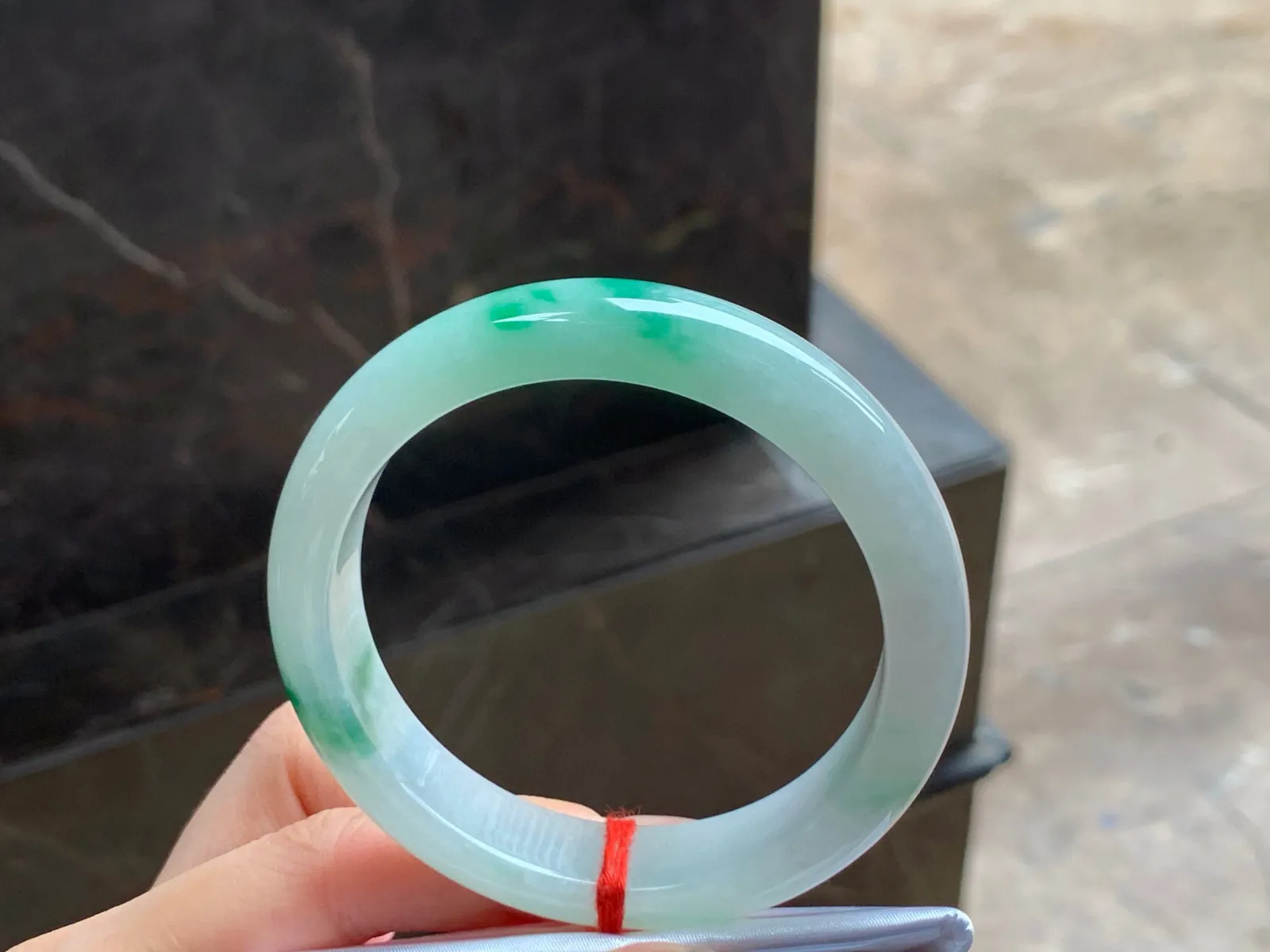 带色手镯
干净清爽 54.6/12.6/8mm