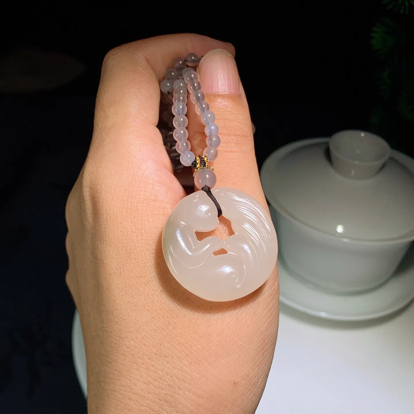 和田玉藕粉聪明伶俐狐狸挂件 尺寸30/7链子尺寸4重28克，玉质细腻油润 底色纯净 脂粉好，品质好！lt2507010