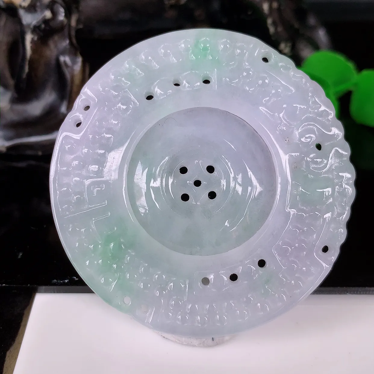 自然光实拍，冰润春带彩翡翠时来运转吊坠，种老水足，雕工精湛 ，寓意美好，佩戴时尚出众！#57.12