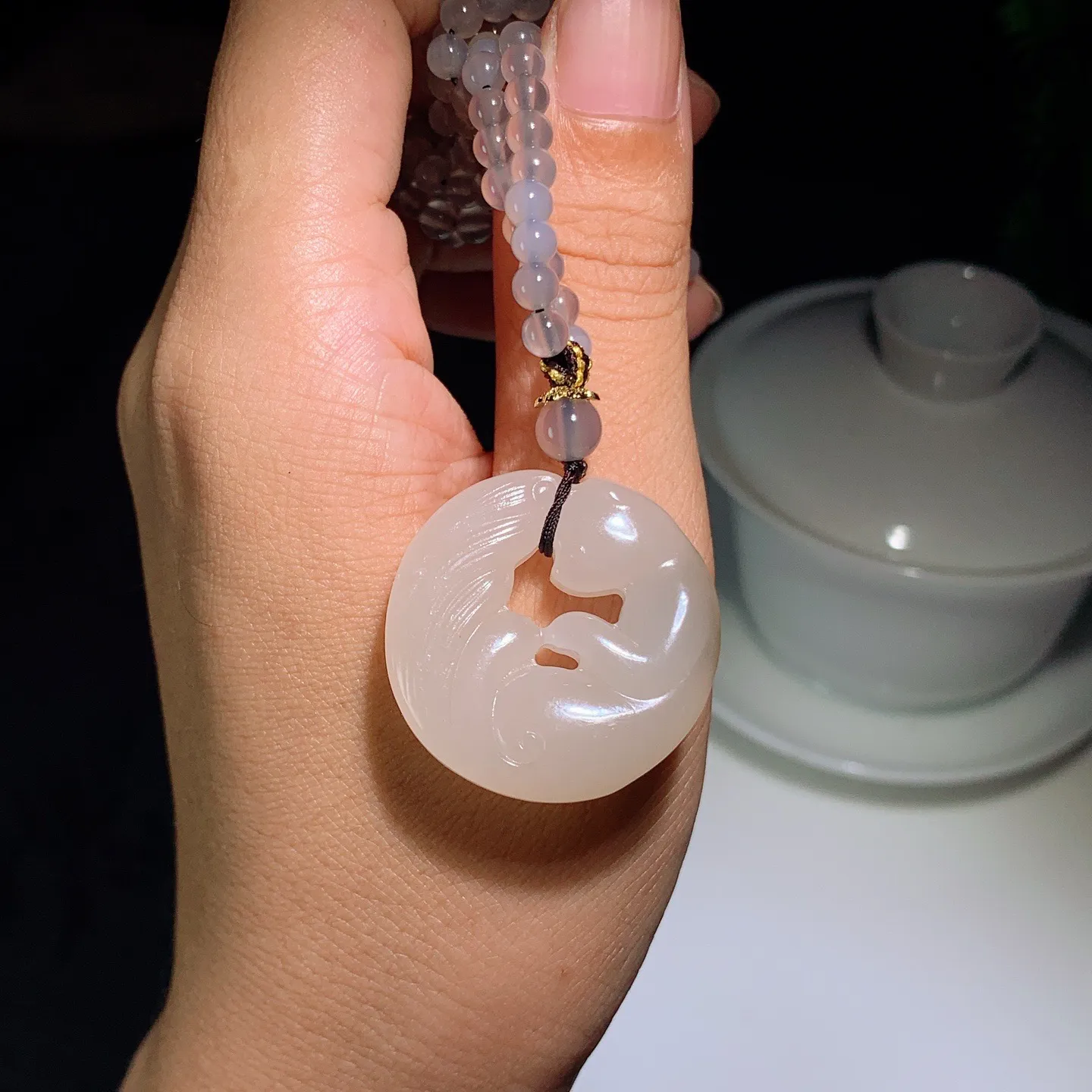 和田玉藕粉聪明伶俐狐狸挂件 尺寸30/7链子尺寸4重28克，玉质细腻油润 底色纯净 脂粉好，品质好！lt2507010