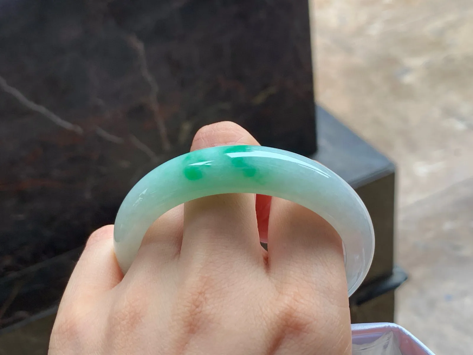 带色手镯
干净清爽 54.6/12.6/8mm