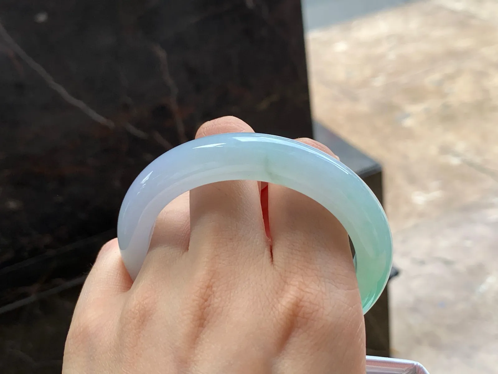 淡春彩手镯
细腻水润 55/11.5/9.3mm