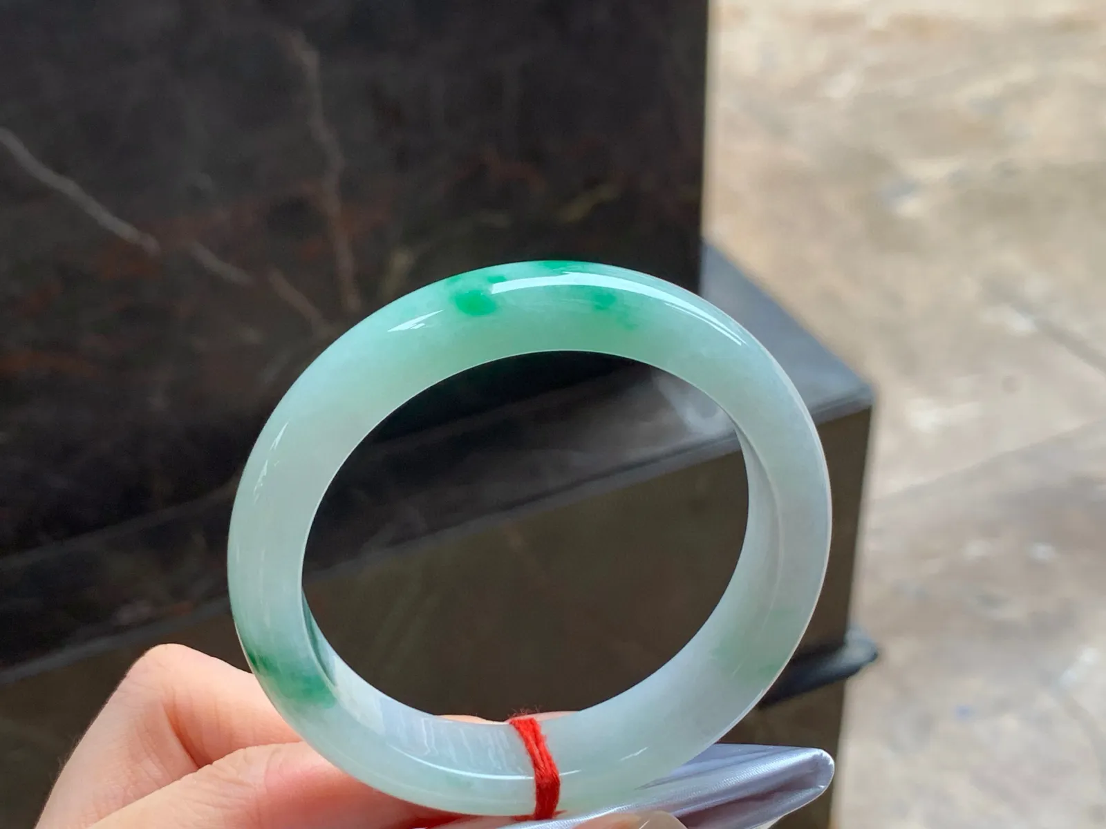 带色手镯
干净清爽 54.6/12.6/8mm