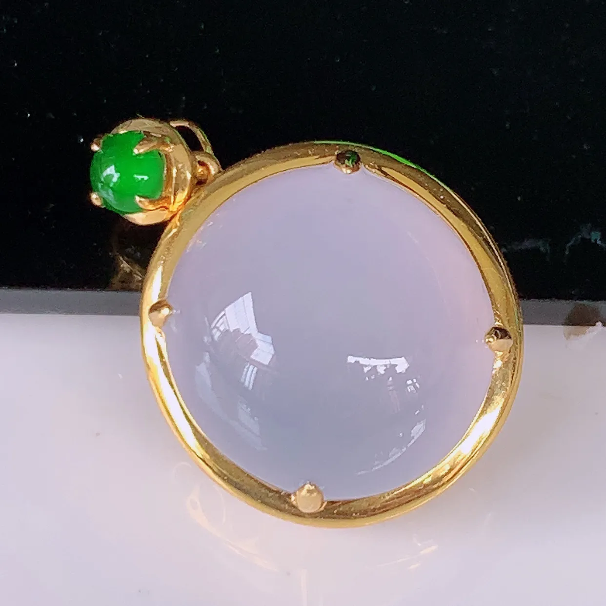 自然光实拍，18k金镶嵌冰透翡翠吊坠，冰胶饱满，起荧光，造型精美别致，送礼或自留佳选！#89.12整体19.5*14.5*9.8裸石12.5*12