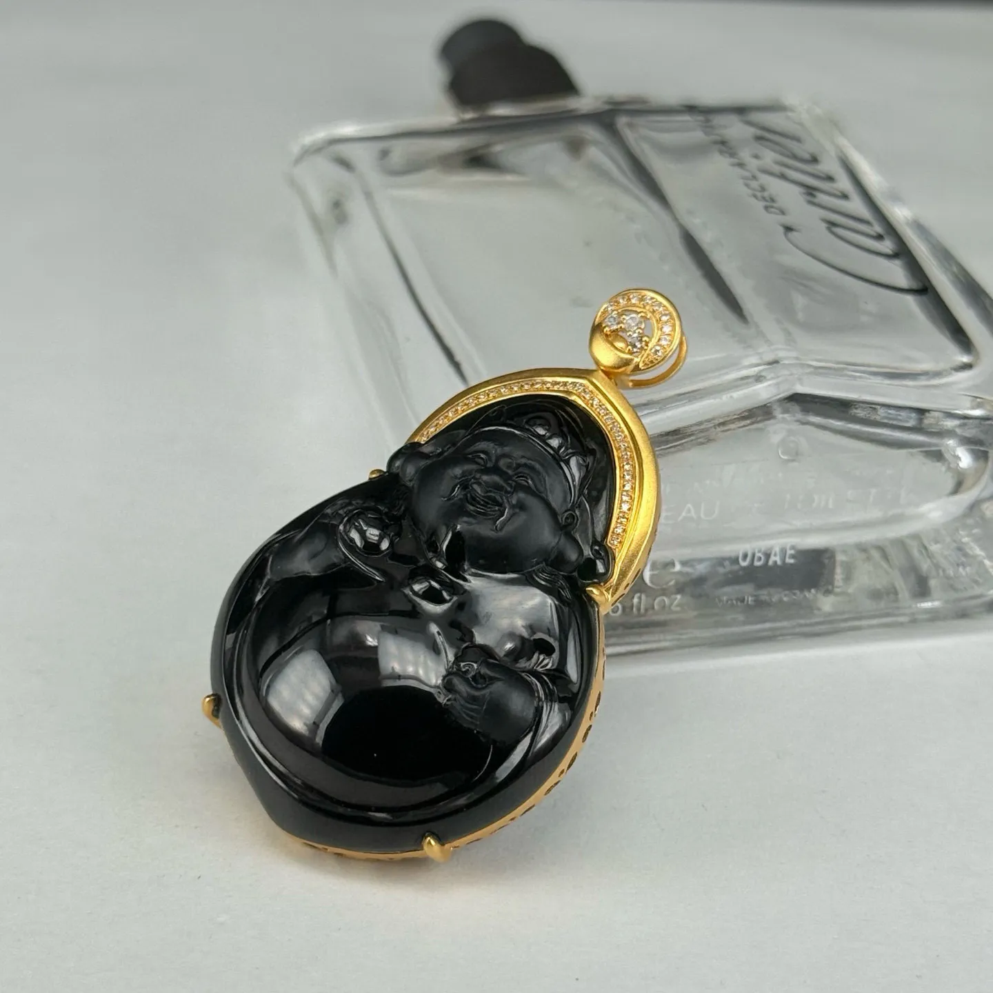 精品18k墨翠财神 种好色正 黑度极好 打灯通透油性十足 尺寸53.9