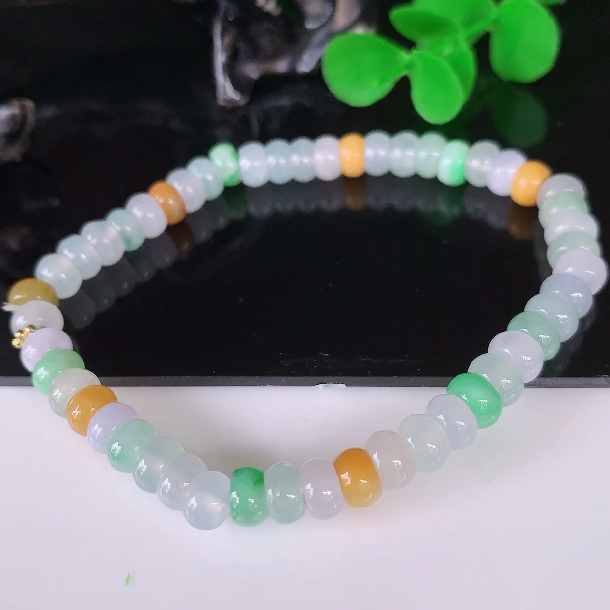 自然光实拍，冰润多彩翡翠手链手串，水润秀气，料子细腻，清爽，高档大气，自戴送礼佳品！#46.12取一尺寸6mm