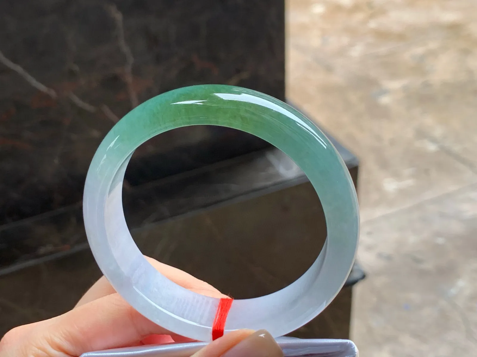 宽版手镯
水润独特 59.3/16.2/8mm
