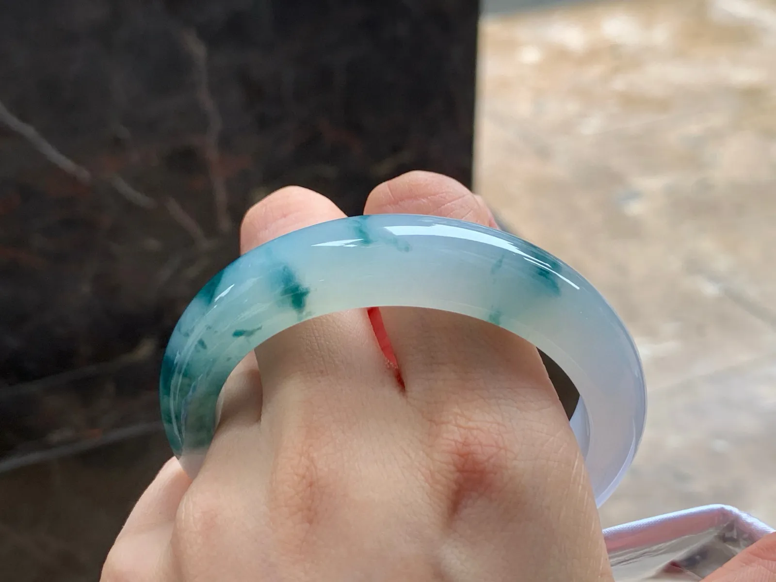 冰飘花手镯
种好水润 56.6/14/9.2mm