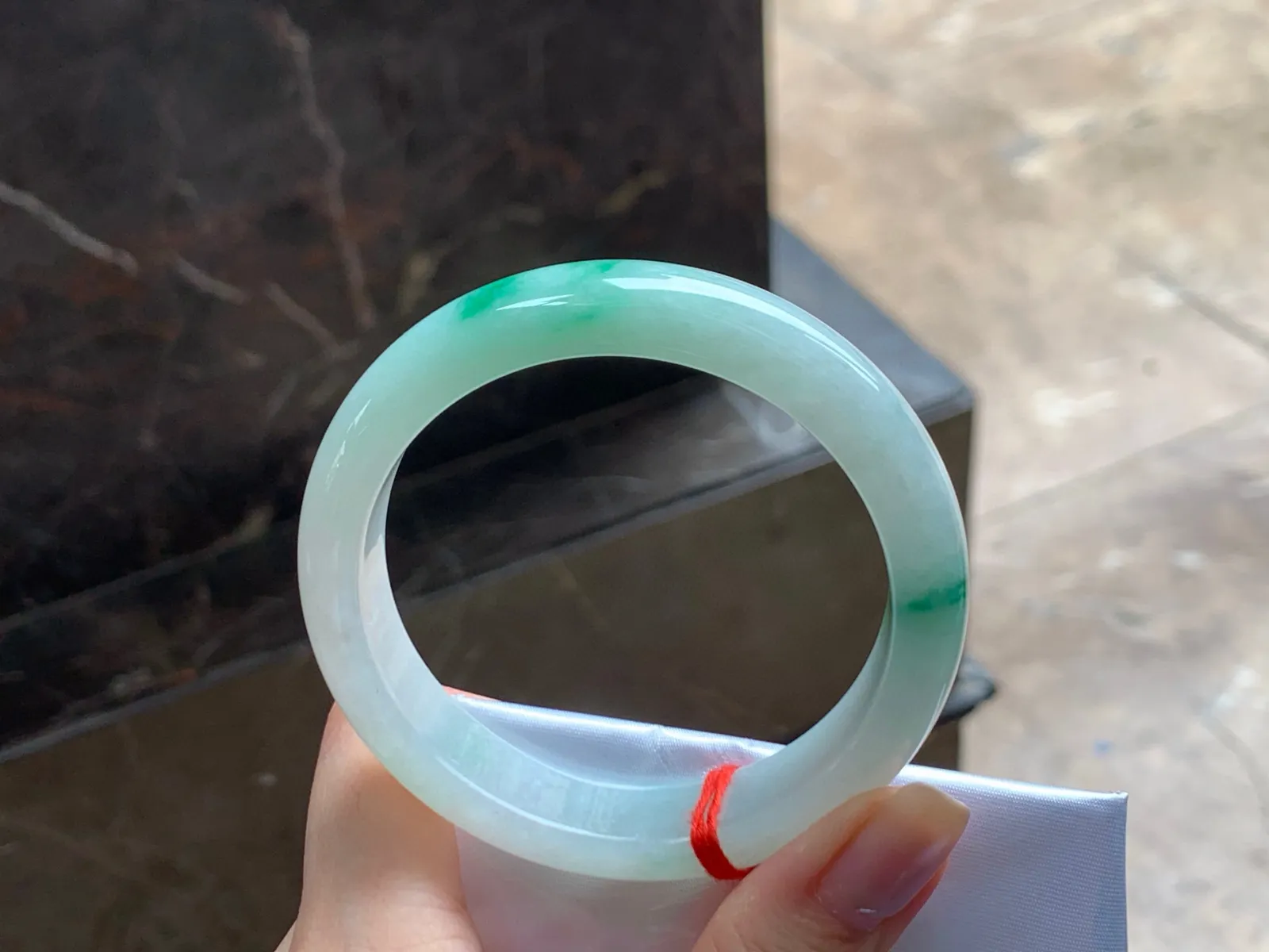 带色手镯
干净清爽 54.6/12.6/8mm