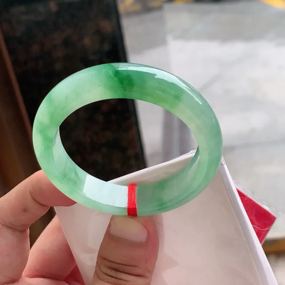 正圈高冰绿 无瑕 尺寸:50.9/12.4/8.1 种色兼备