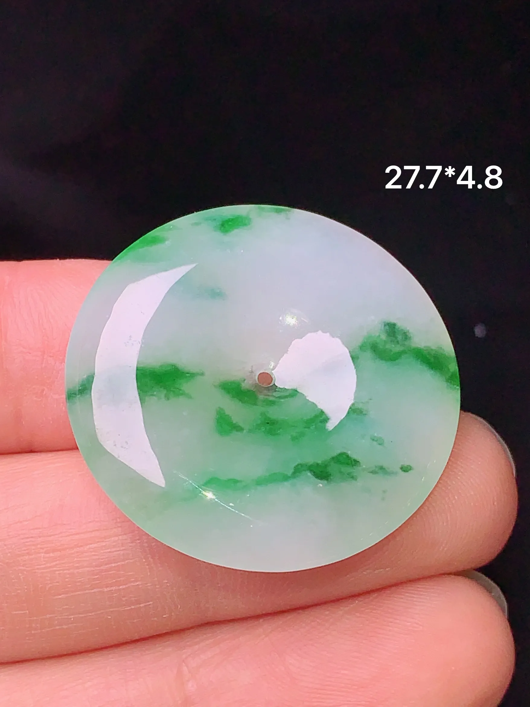 飘绿平安扣吊坠 玉质细腻 水润亮眼 整体尺寸27.7*4.8