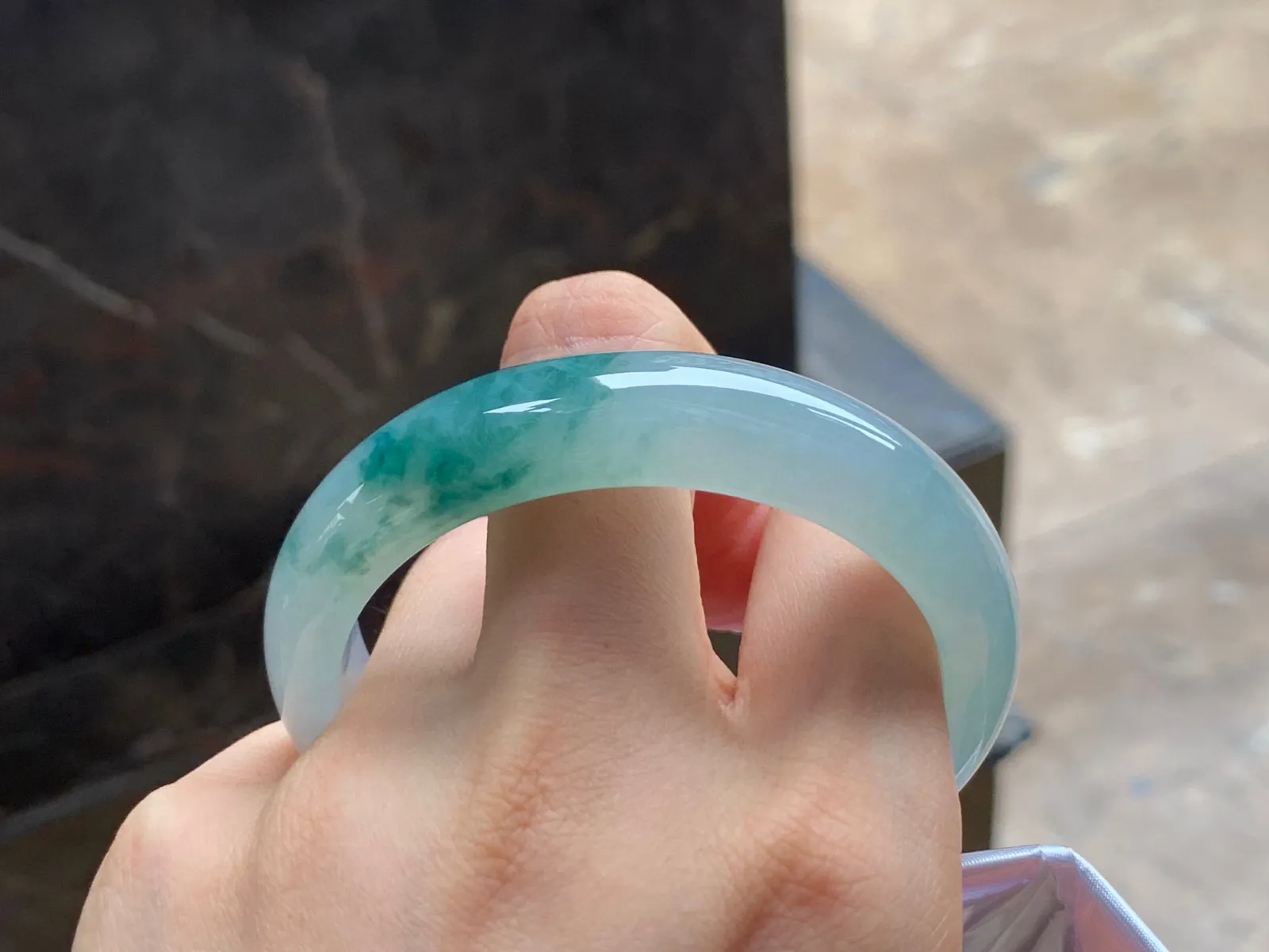 冰飘花手镯
水润53/12.6/8mm