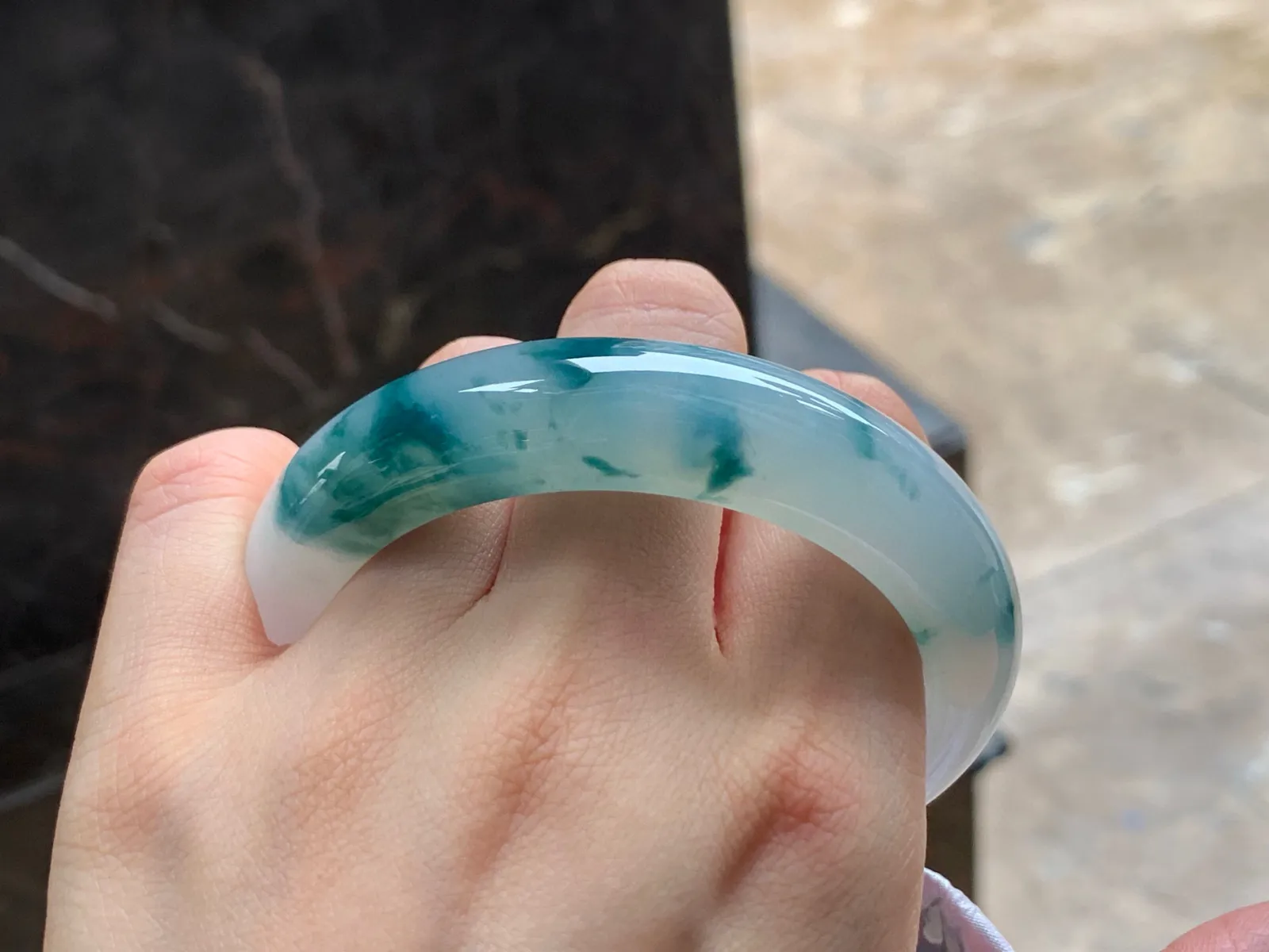 冰飘花手镯
种好水润 56.6/14/9.2mm