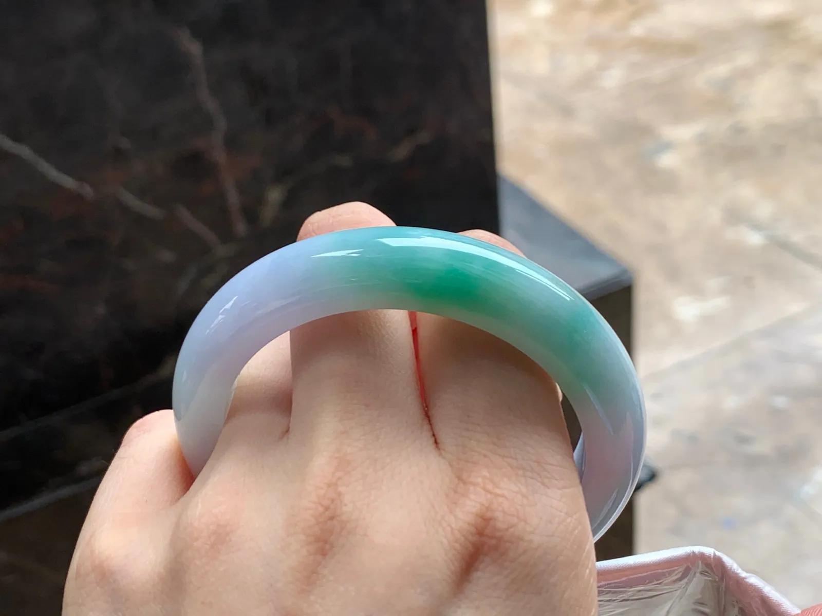 春彩手镯
玉质细腻 55/12/9mm