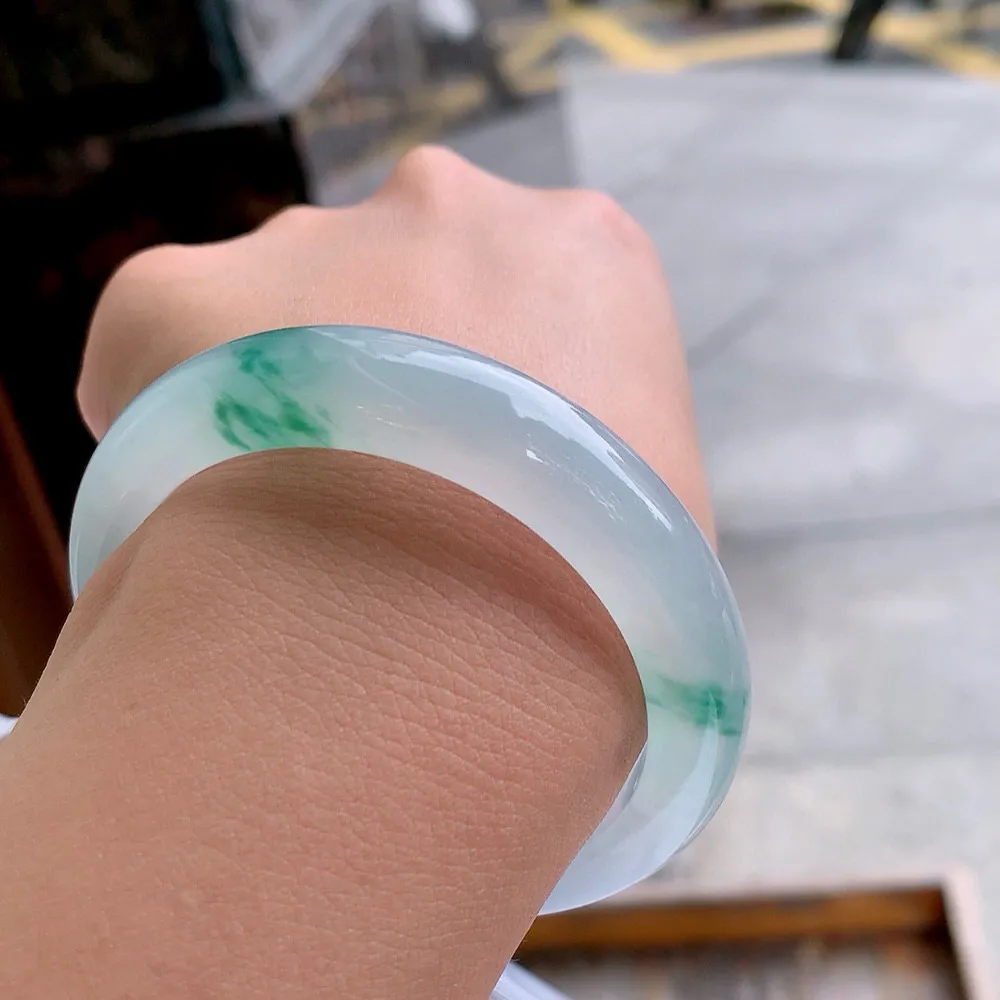 正圈冰玻飘花 无瑕 尺寸:52.7/12.4/8.1 花美 种水好🥰🥰