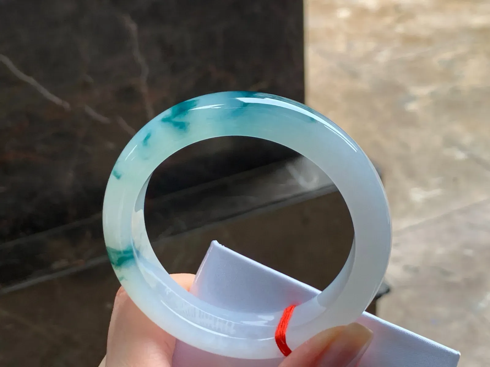 冰飘花手镯
种好水润 56.6/14/9.2mm