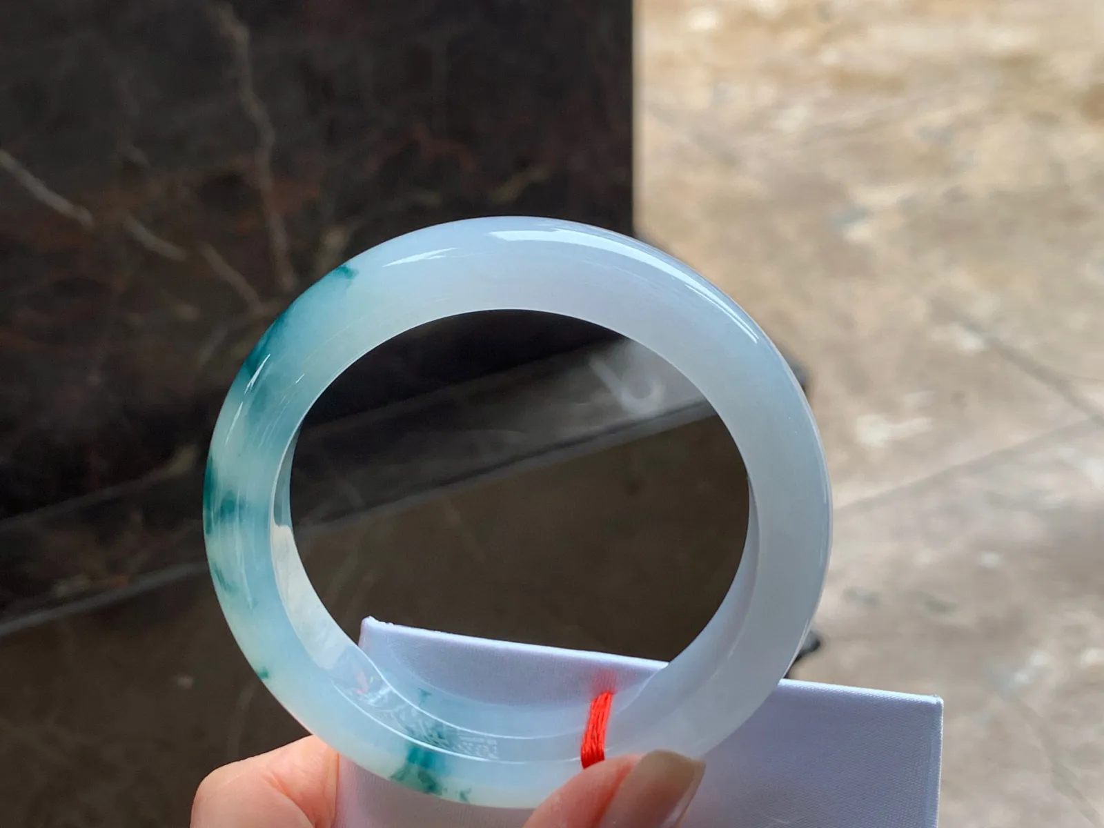 冰飘花手镯
种好水润 56.6/14/9.2mm