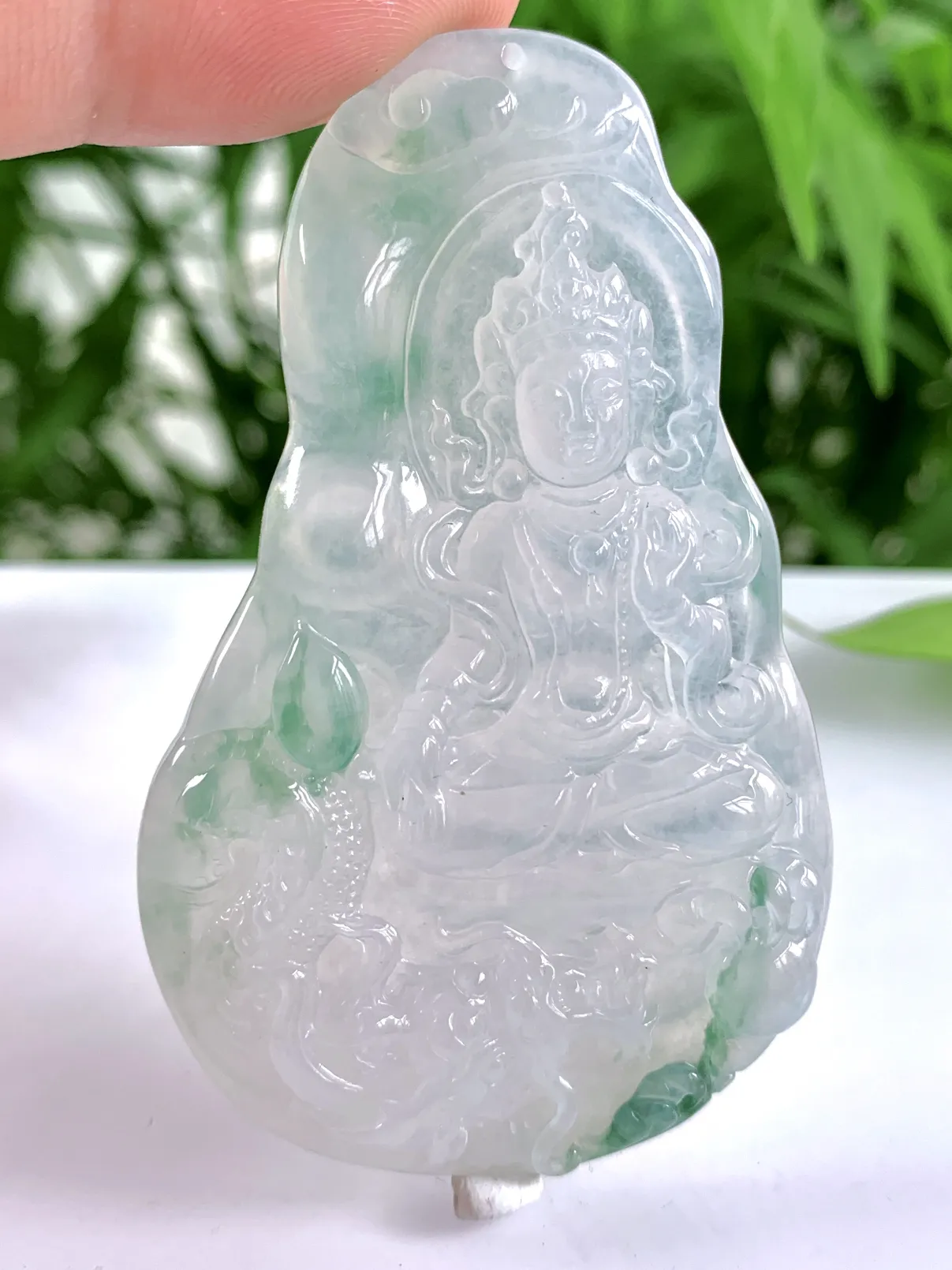 缅甸天然翡翠A货，大件冰种起光起胶飘花观音吊坠挂件，尺寸68/42/6.5mm重量：31.89g
