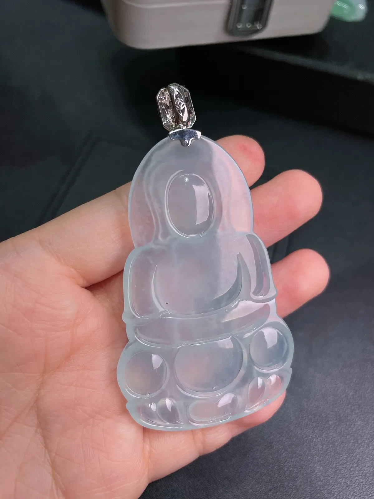 天然缅甸a货翡翠18k金镶嵌
白冰菩萨吊坠lf123