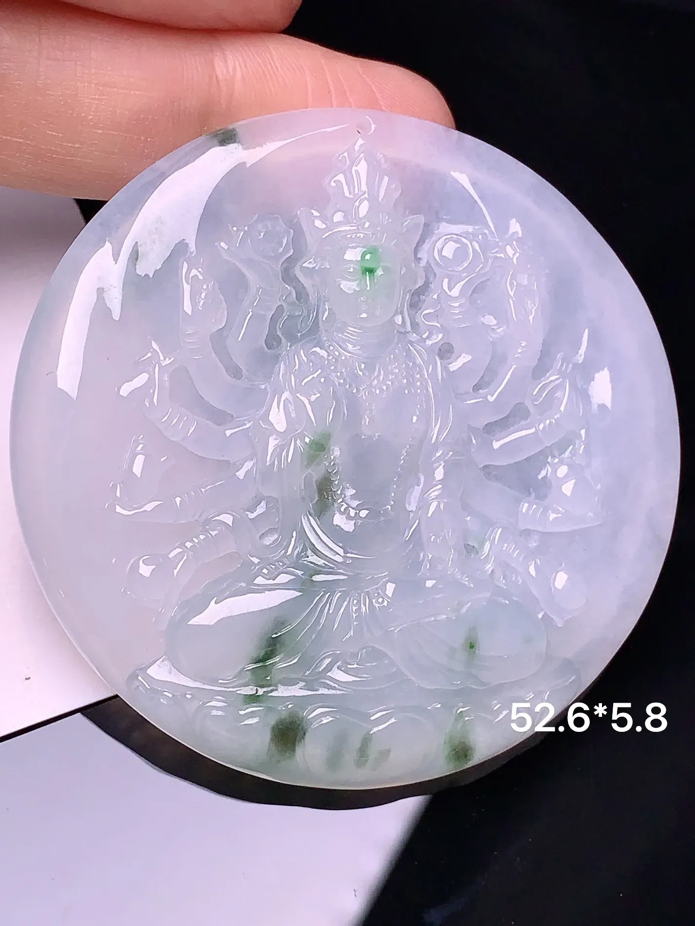 飘绿千手观音吊坠 玉质细腻 水润亮眼 整体尺寸52.6*5.8
