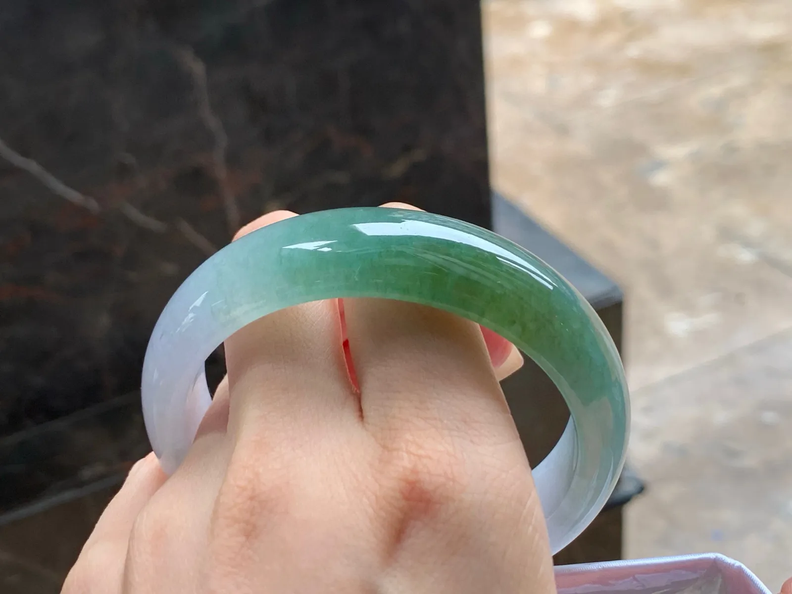 宽版手镯
水润独特 59.3/16.2/8mm