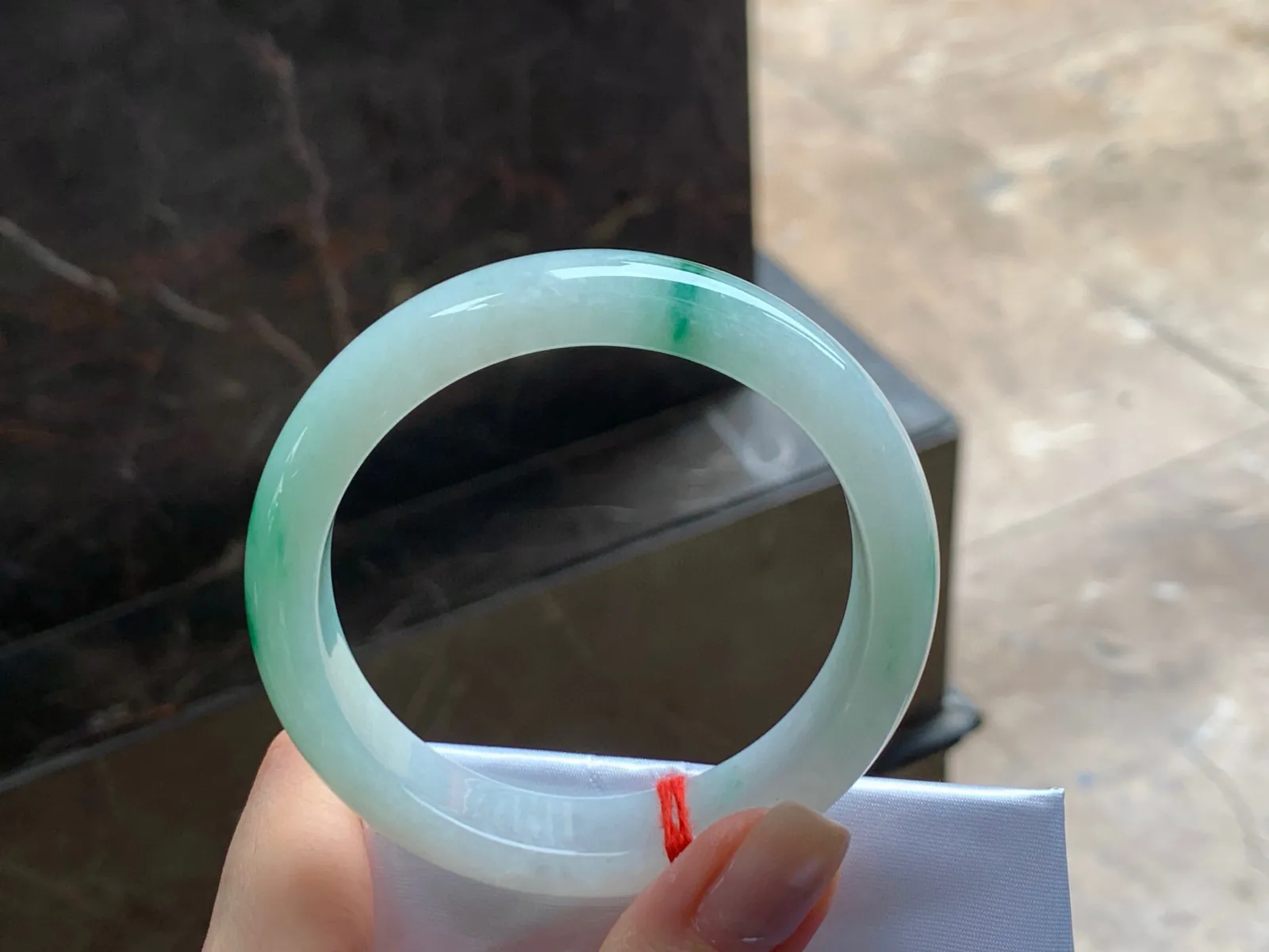 带色手镯
干净清爽 54.6/12.6/8mm