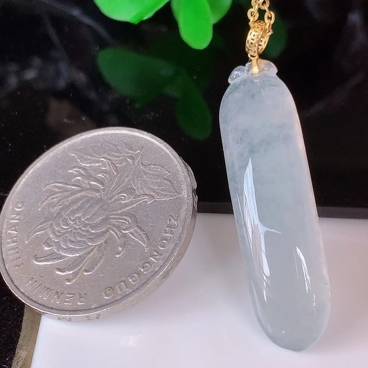 18K金镶嵌冰种招财福瓜吊坠，翡翠精美饱满福瓜，种水足，形态圆润饱满，福相十足 ！#41.12