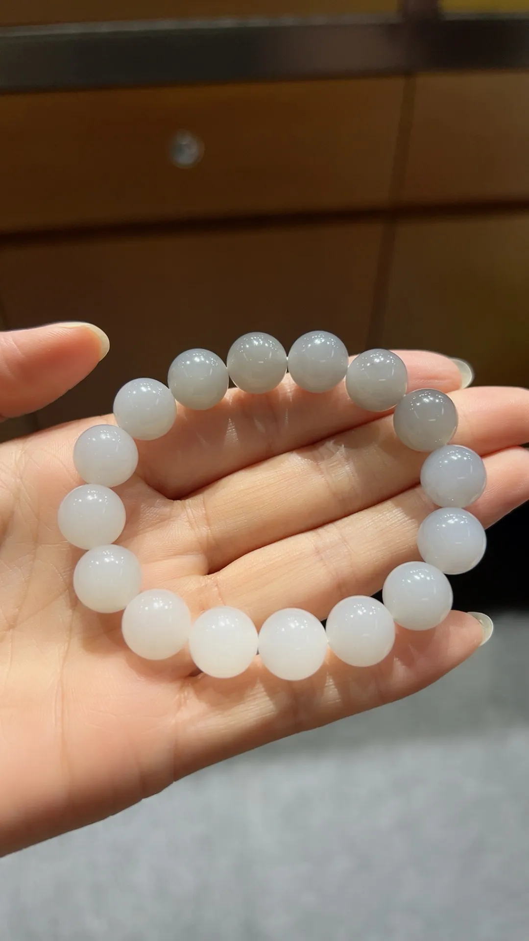 渐变烟紫手串

尺寸12mm
