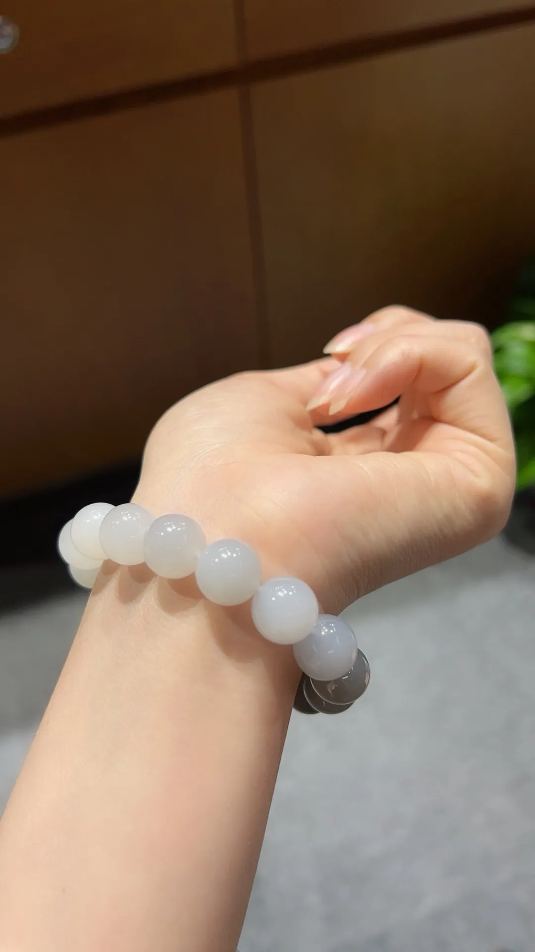 渐变烟紫手串

尺寸12mm