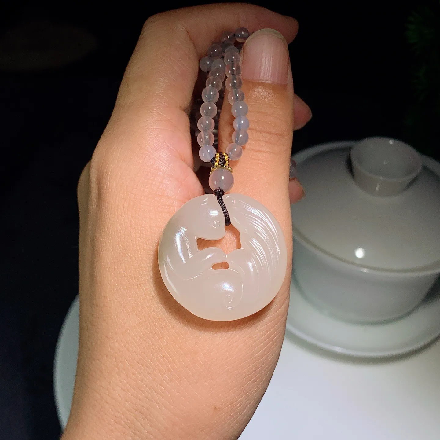 和田玉藕粉聪明伶俐狐狸挂件 尺寸30/7链子尺寸4重28克，玉质细腻油润 底色纯净 脂粉好，品质好！lt2507010