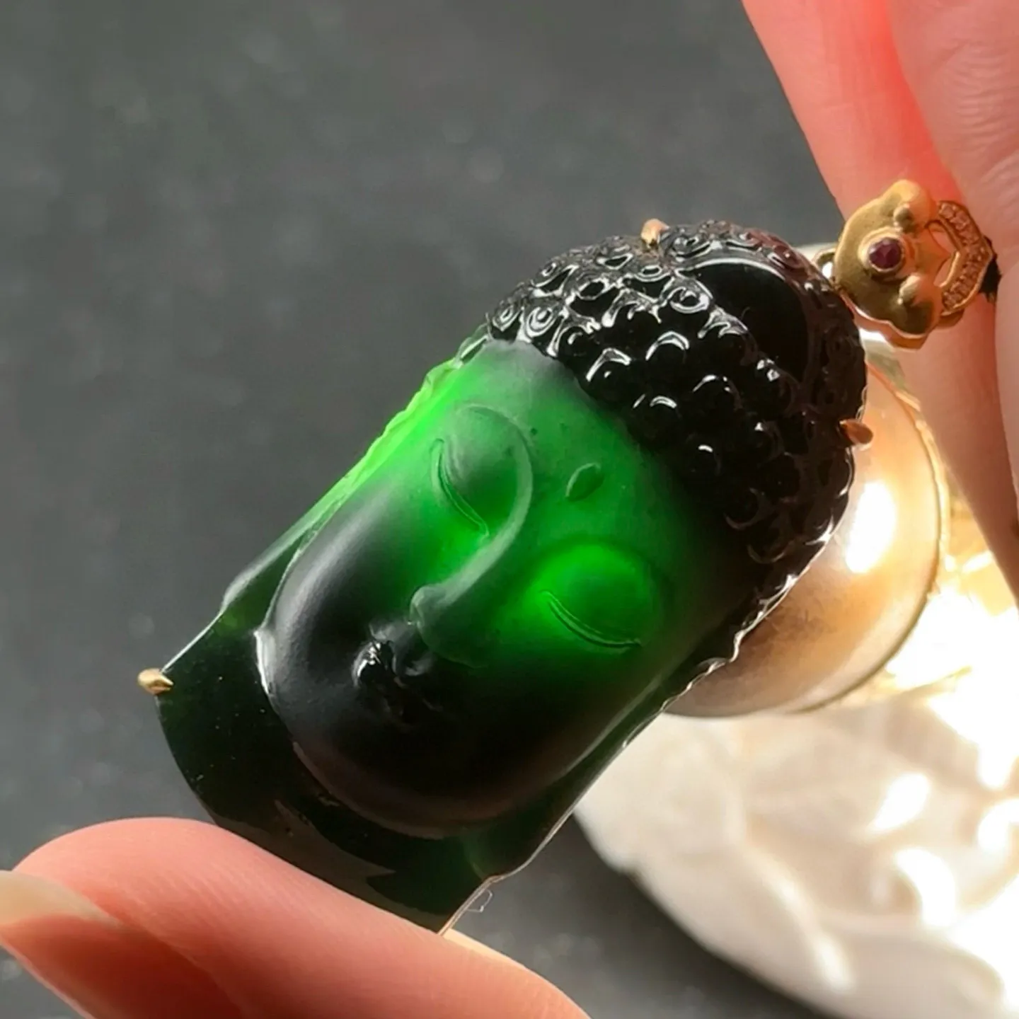 精品18k墨翠佛头 种好色正 黑度极好 打灯通透 油性十足