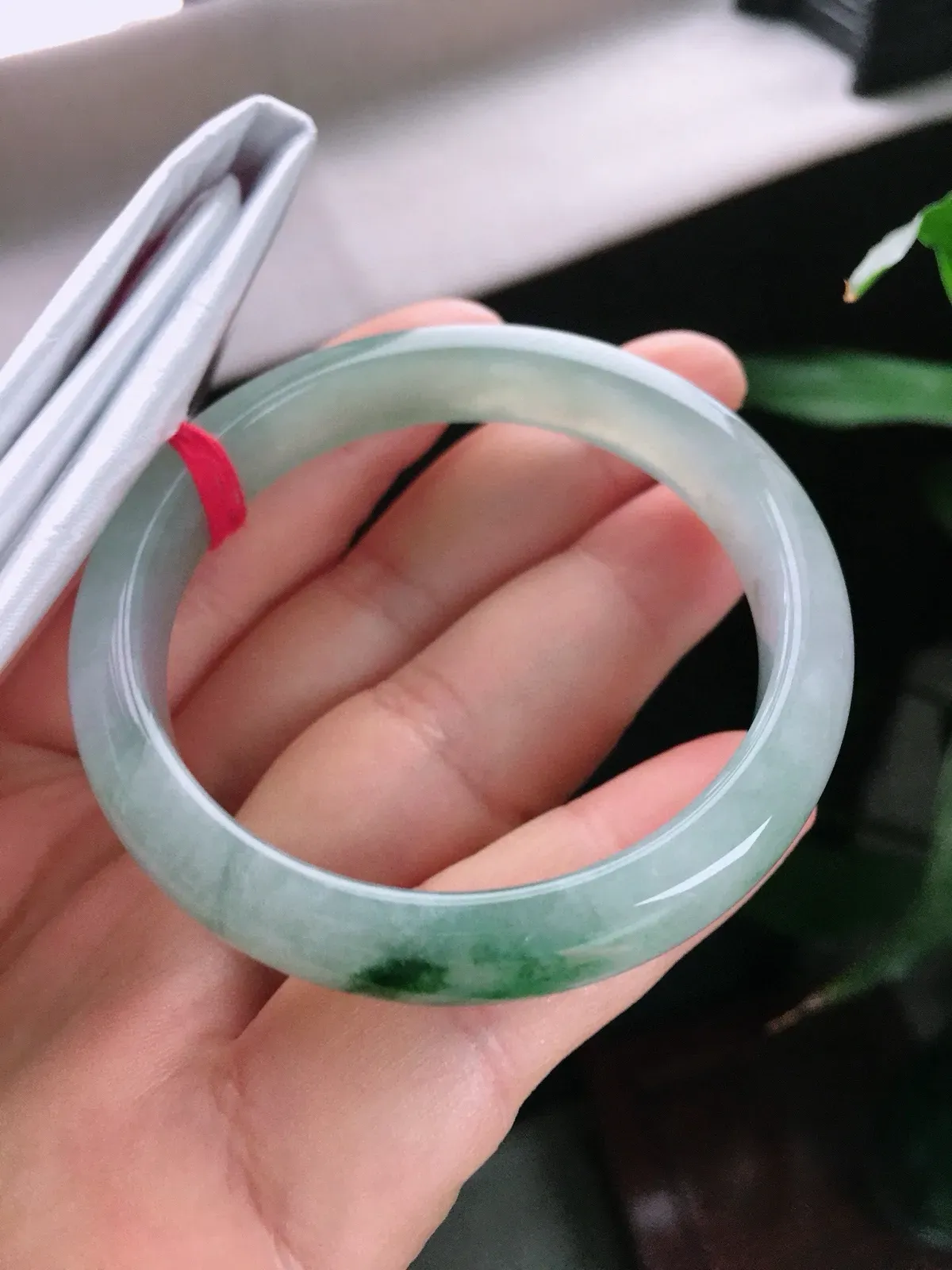 圈口52.6，正圈手镯，小圈口，飘花，玉质水润，尺寸52.6-10.8-6.5mm