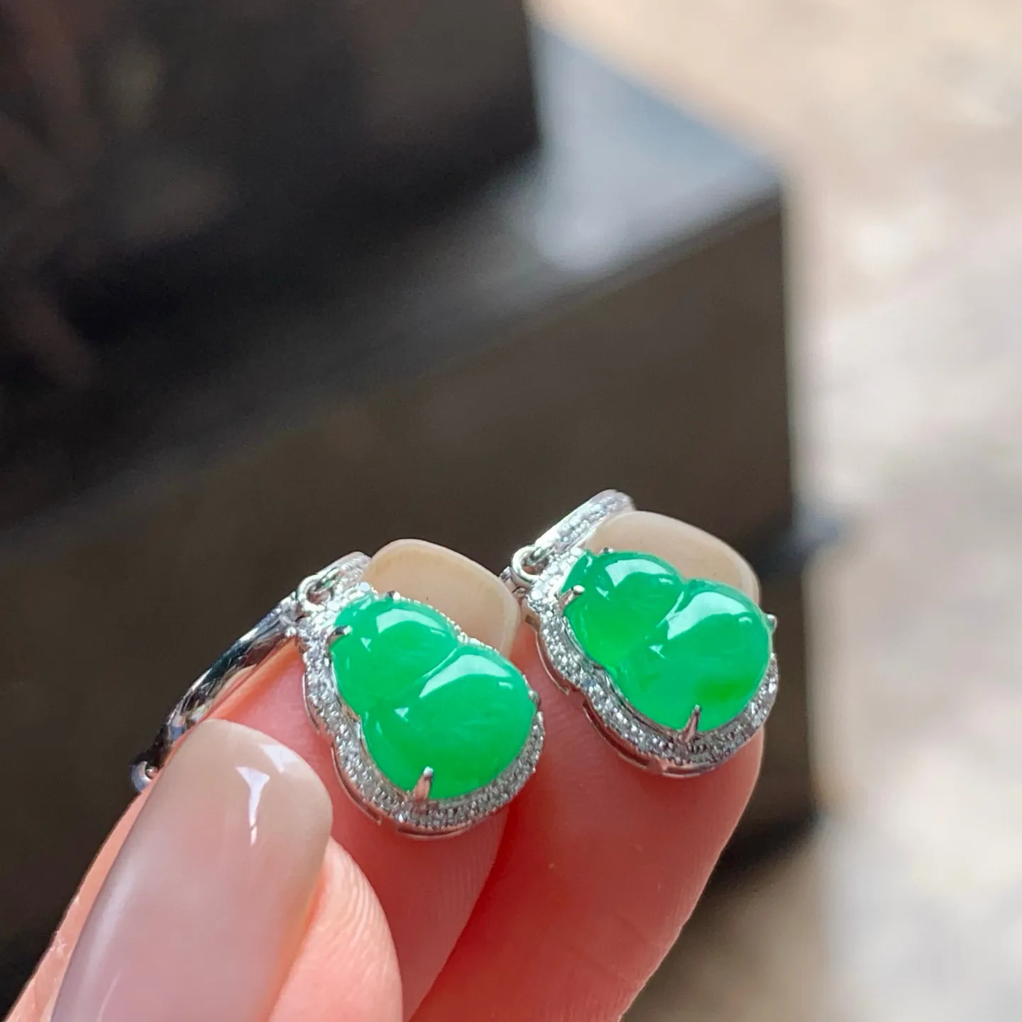 阳绿葫芦耳坠
真金镶嵌