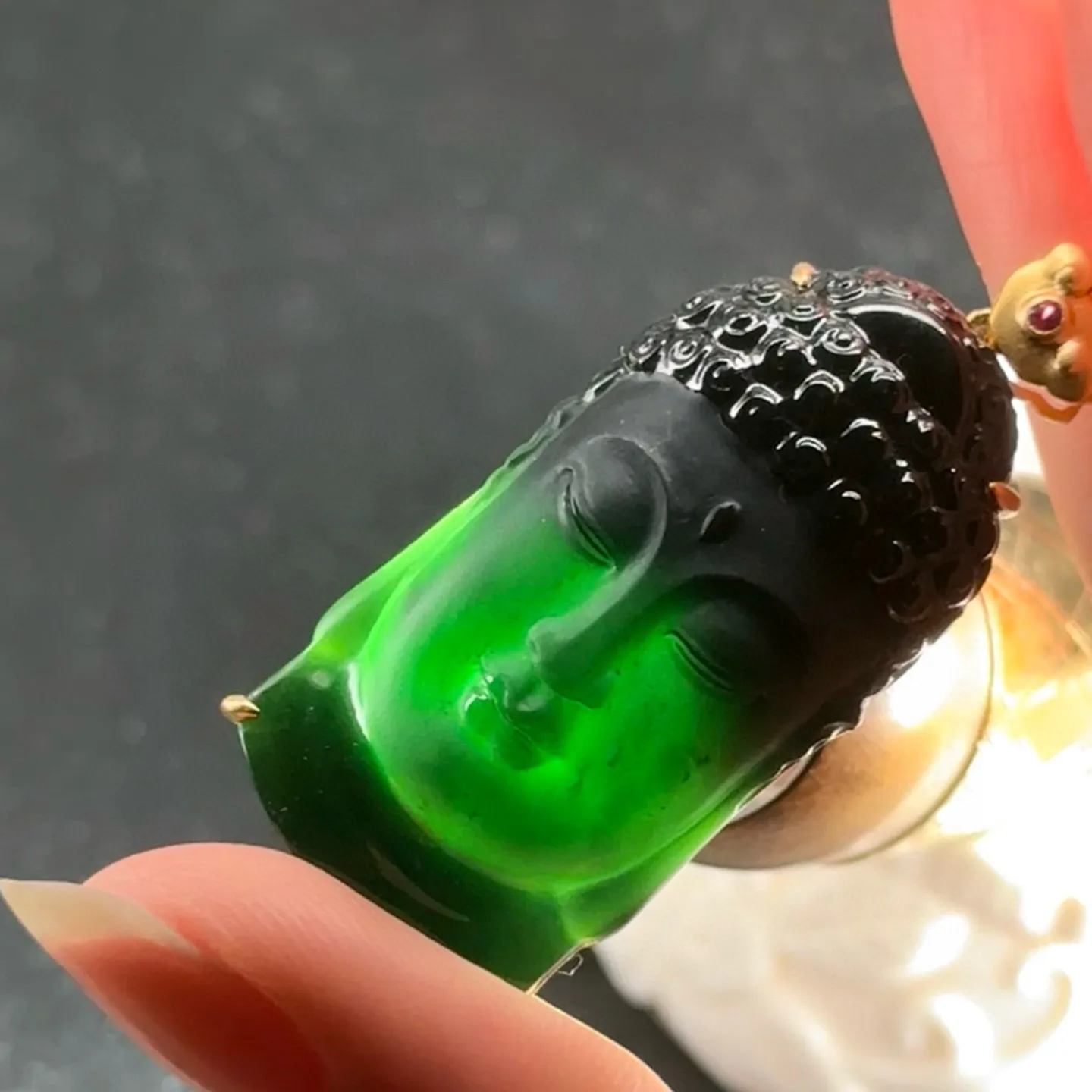精品18k墨翠佛头 种好色正 黑度极好 打灯通透 油性十足