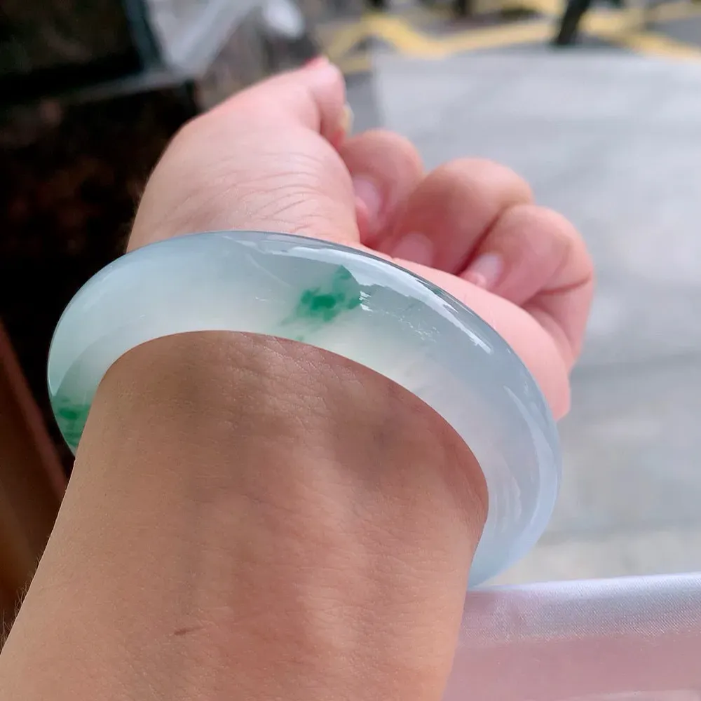 正圈冰玻飘花 无瑕 尺寸:52.7/12.4/8.1 花美 种水好🥰🥰
