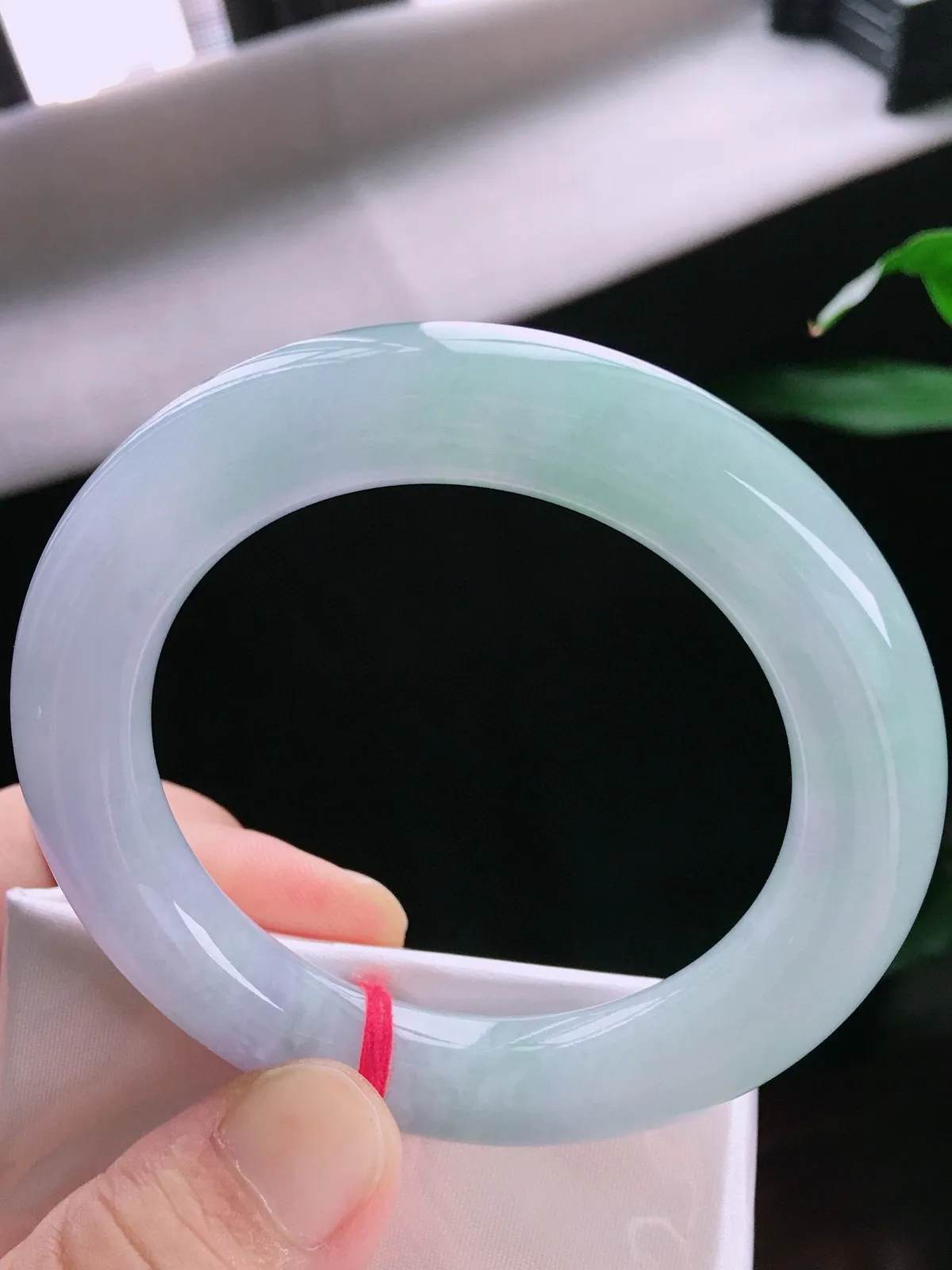 圈口54.1，圆条手镯，小圈口，春彩底，玉质水润细腻，尺寸54.1-11.2-11.3mm