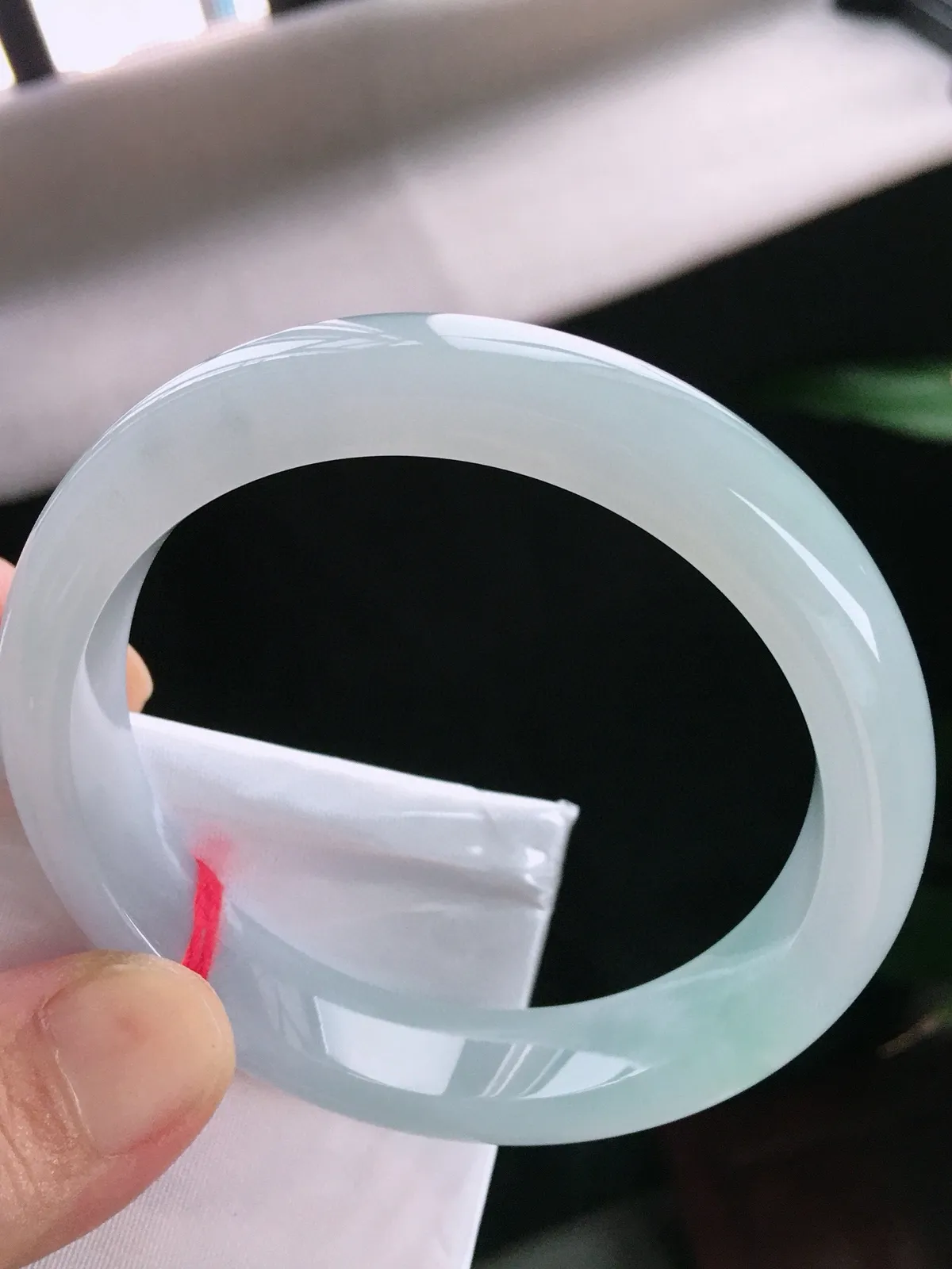 圈口56，正圈手镯，玉质冰润细腻，色泽清爽，尺寸56-11.6-8.1mm