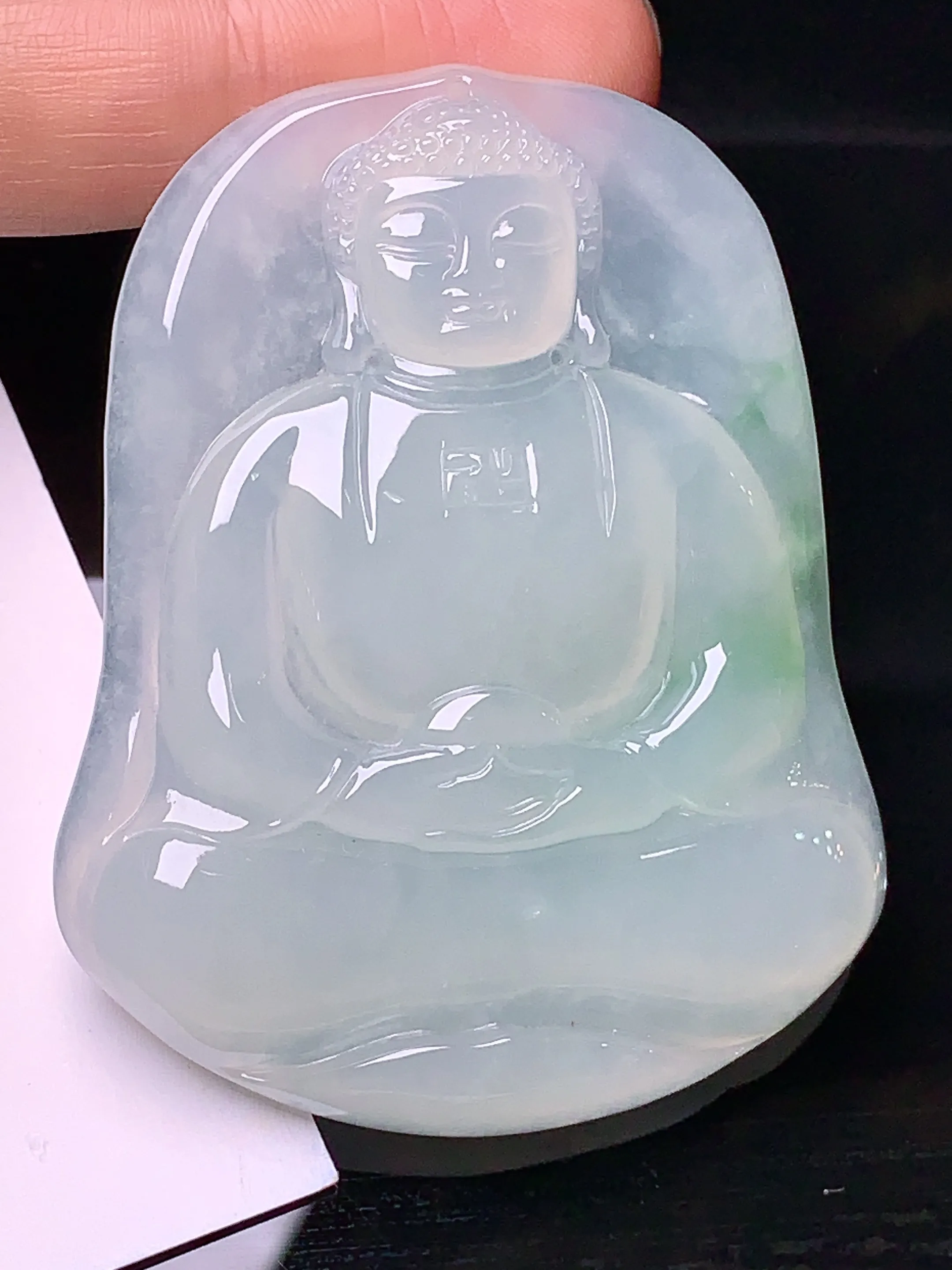 飘绿大日如来佛祖吊坠 玉质细腻 水润亮眼 整体尺寸55.5*42.8*6.2